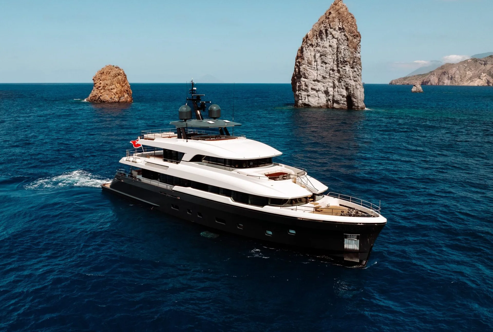 Moonen Shipyards Moonen 122 — photo 10