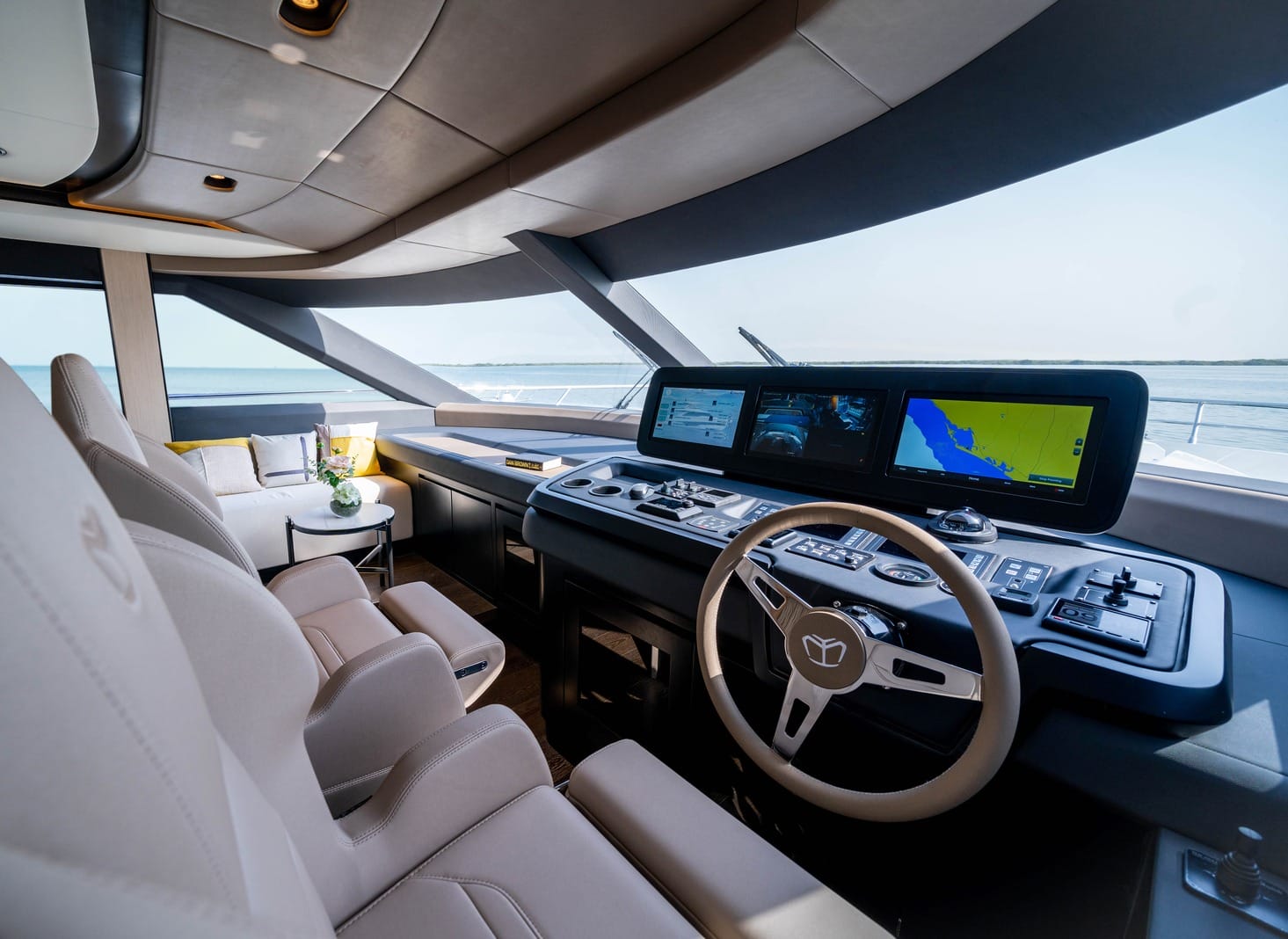 Majesty Yachts Majesty 72 — photo 8