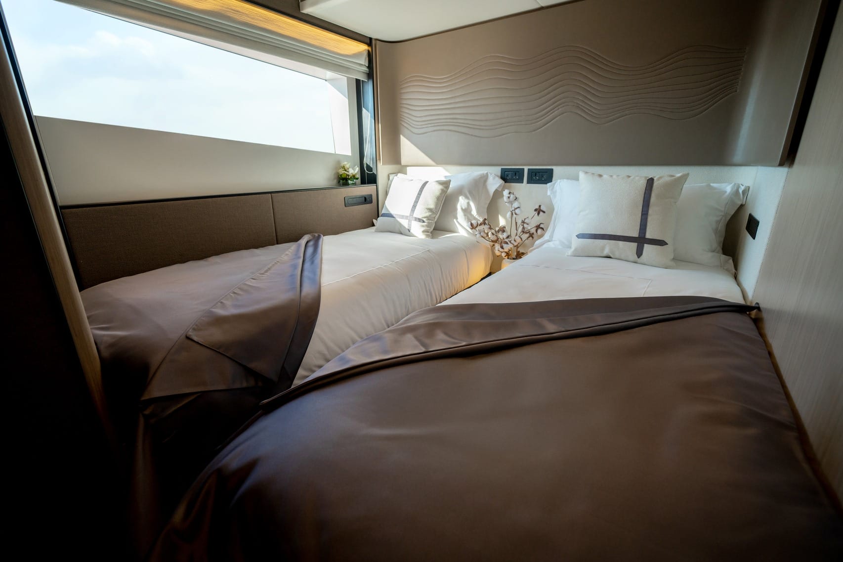 Majesty Yachts Majesty 72 — photo 10