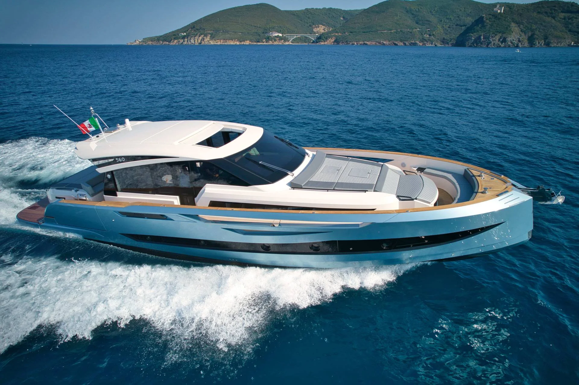 Cayman Yachts 560 Sedan — photo 2