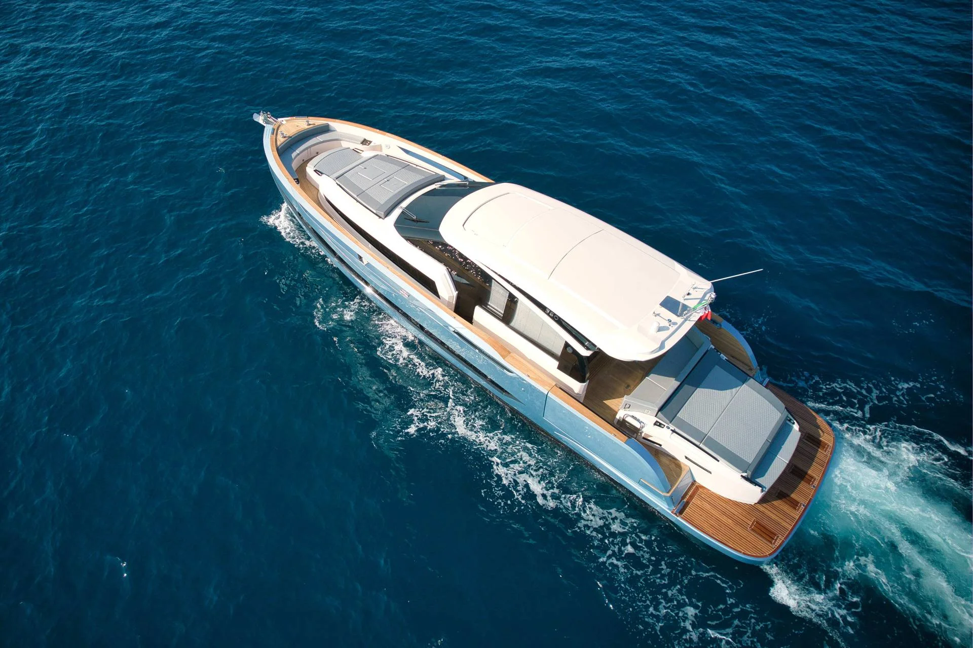 Cayman Yachts 560 Sedan — photo 6
