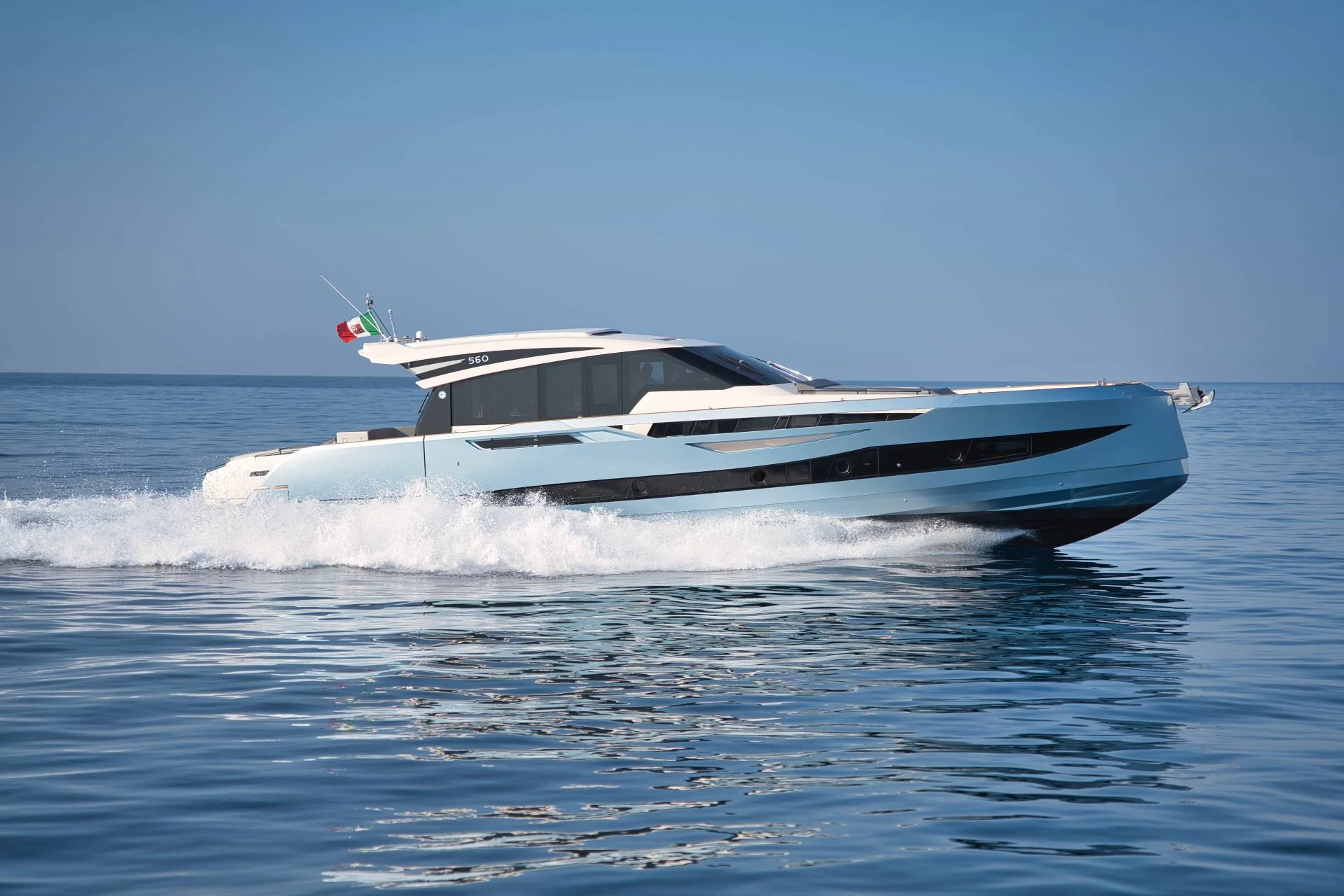 Cayman Yachts 560 Sedan — photo 1