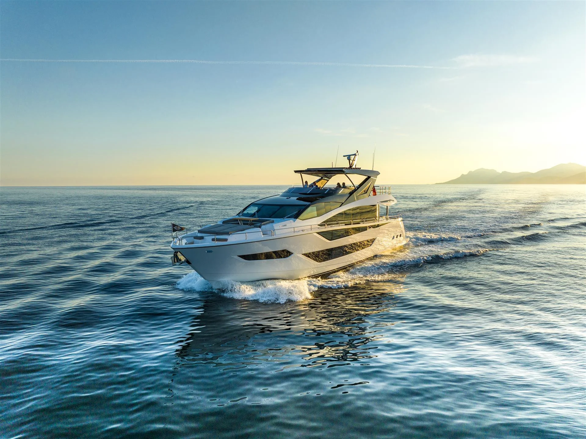 Sunseeker 88 Yacht — photo 10