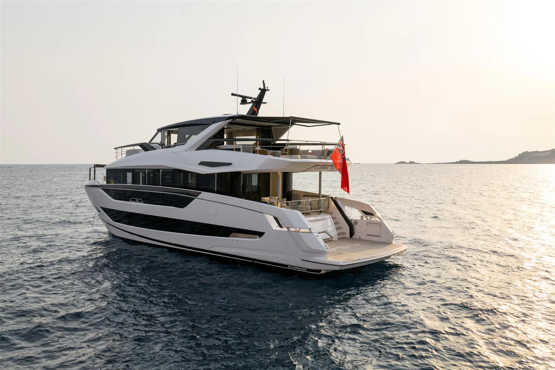 Sunseeker 82 Ocean Enclosed — photo 9