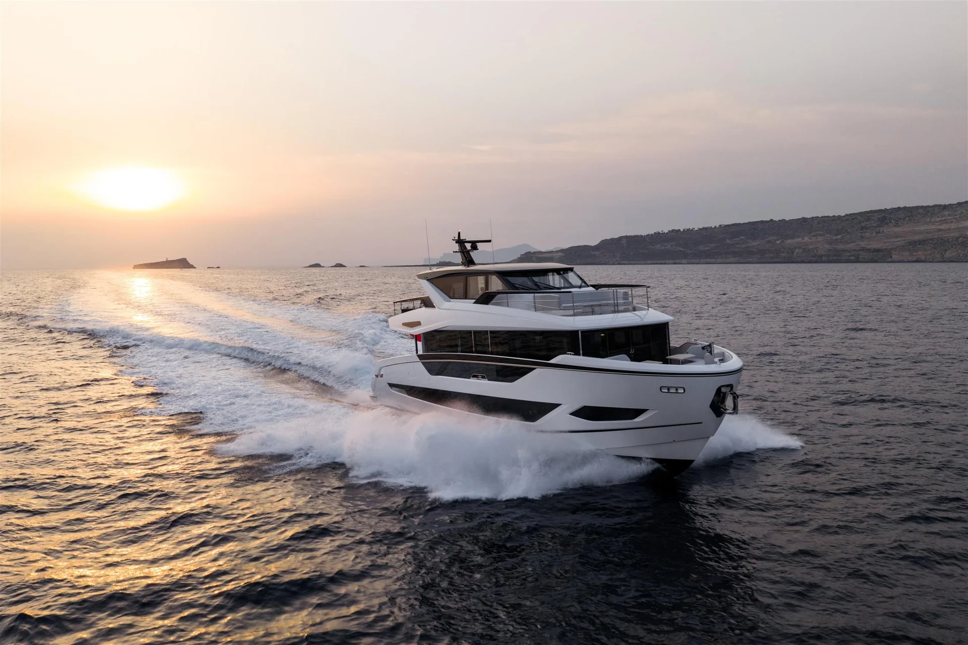 Sunseeker 82 Ocean Enclosed — photo 2