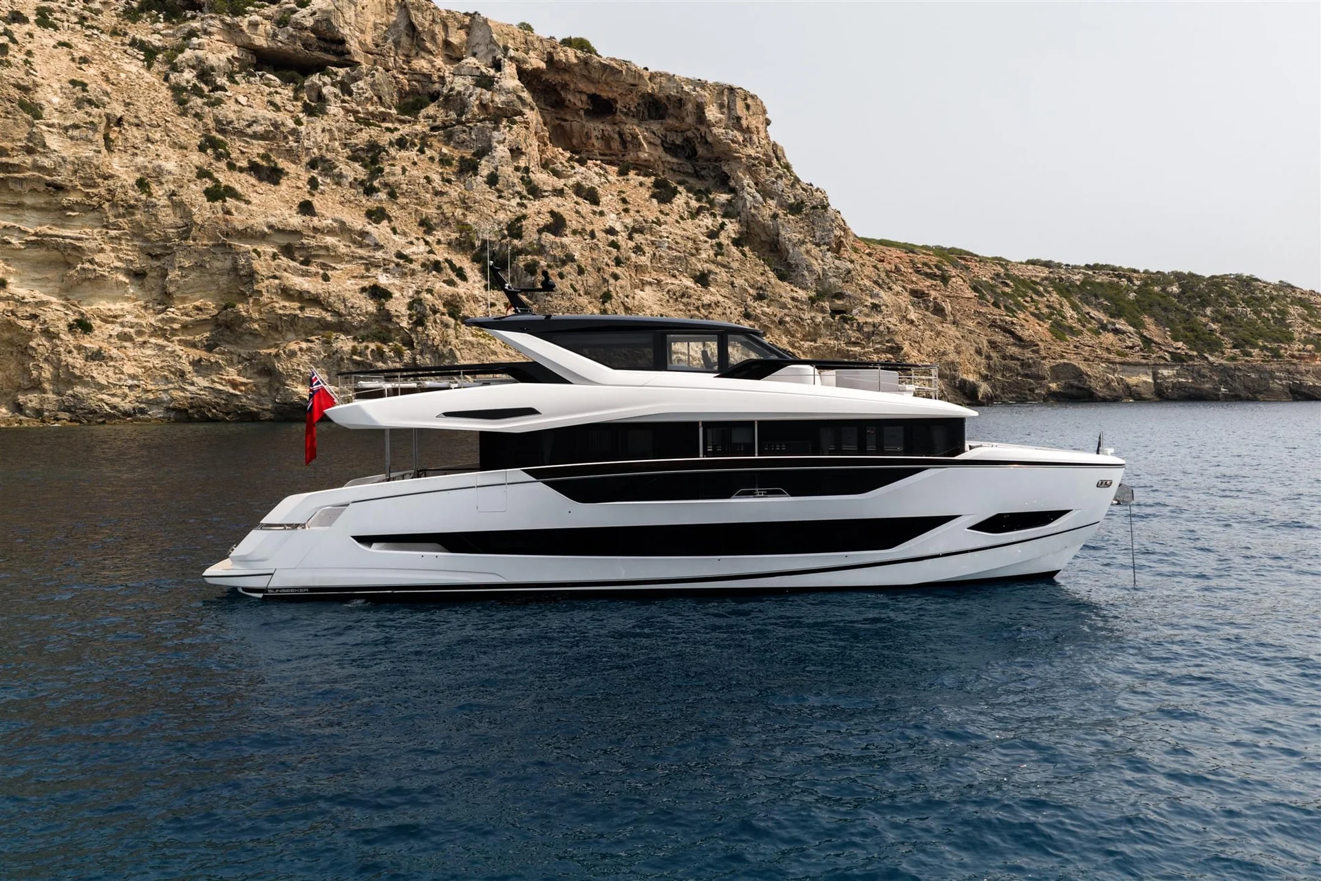 Sunseeker 82 Ocean Enclosed — photo 8