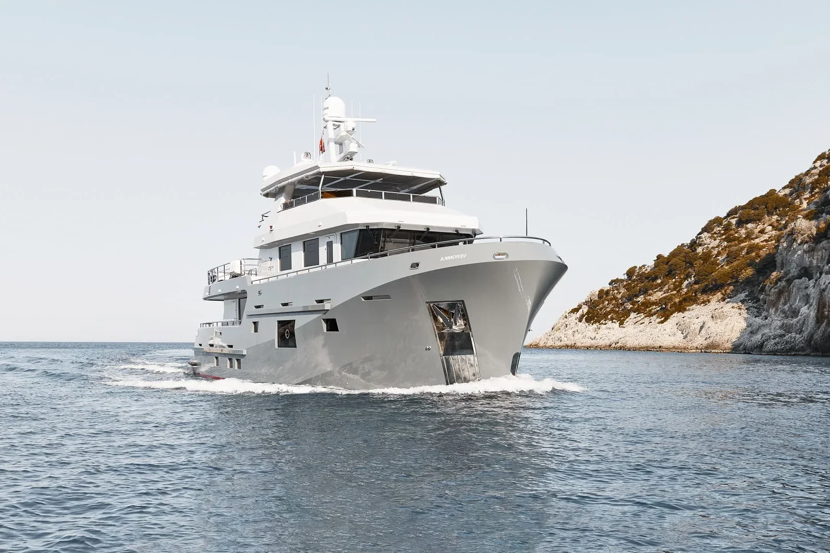 Bering Yachts B77 — photo 1