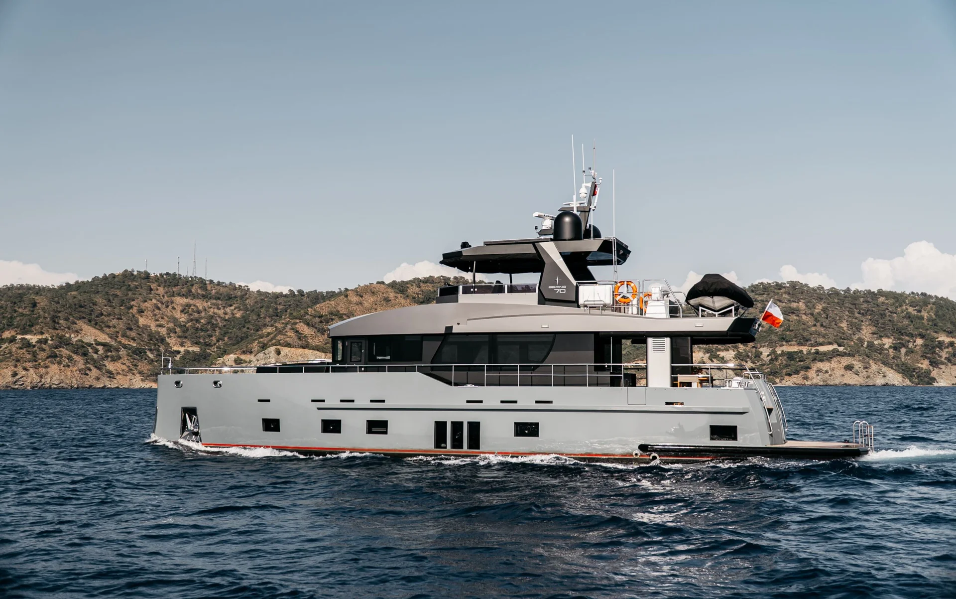 Bering Yachts B78 — photo 2
