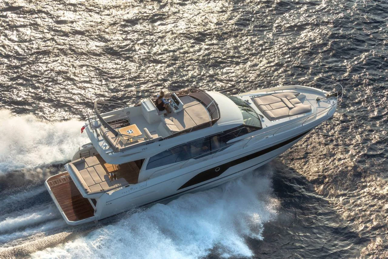 Prestige Yachts Prestige 590 — photo 1