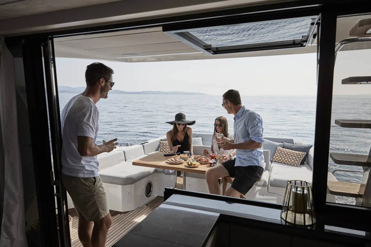 Prestige Yachts Prestige 590 — photo 5