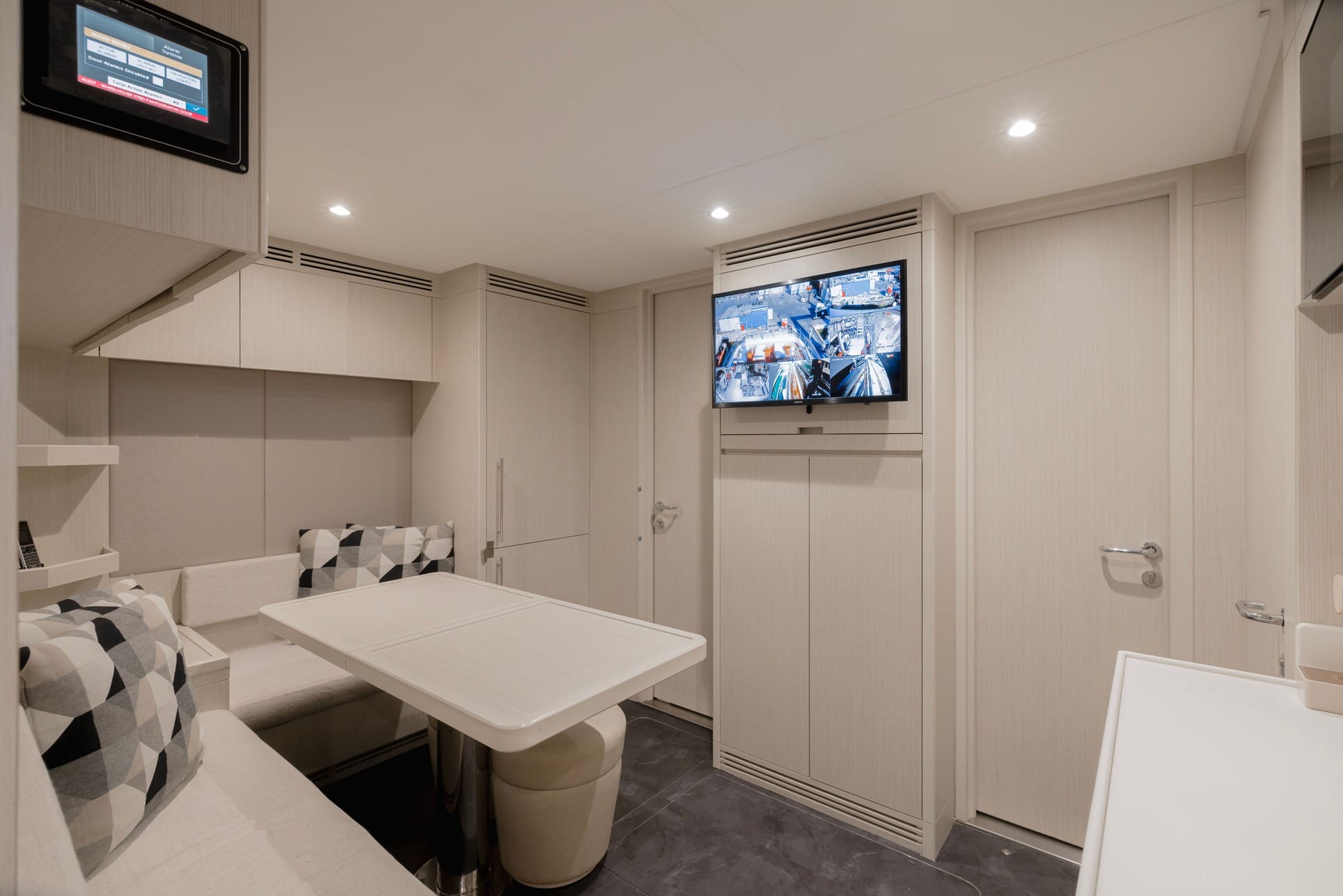 Majesty Yachts Majesty 120 — photo 6
