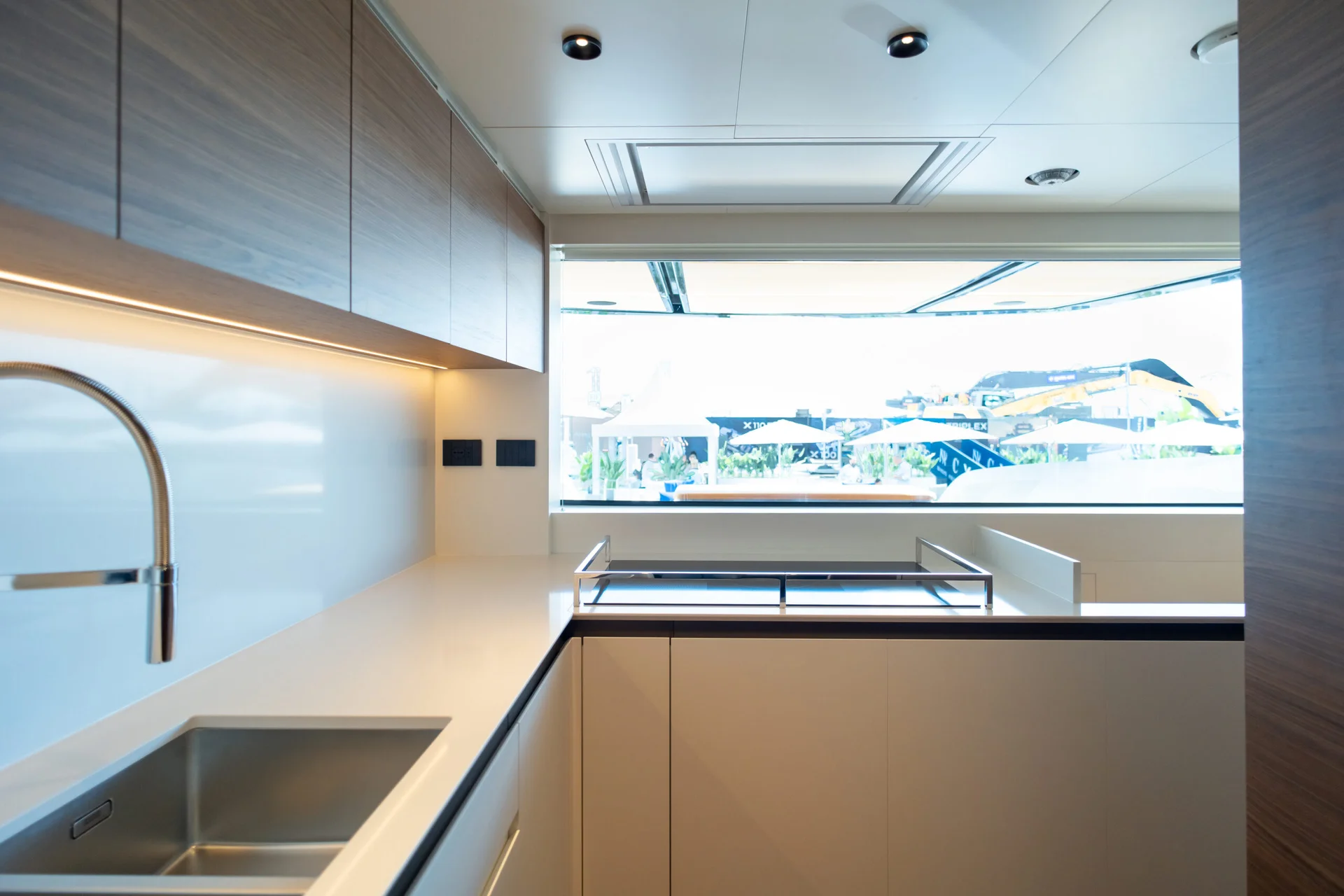 Extra yachts X90 Fast — photo 8
