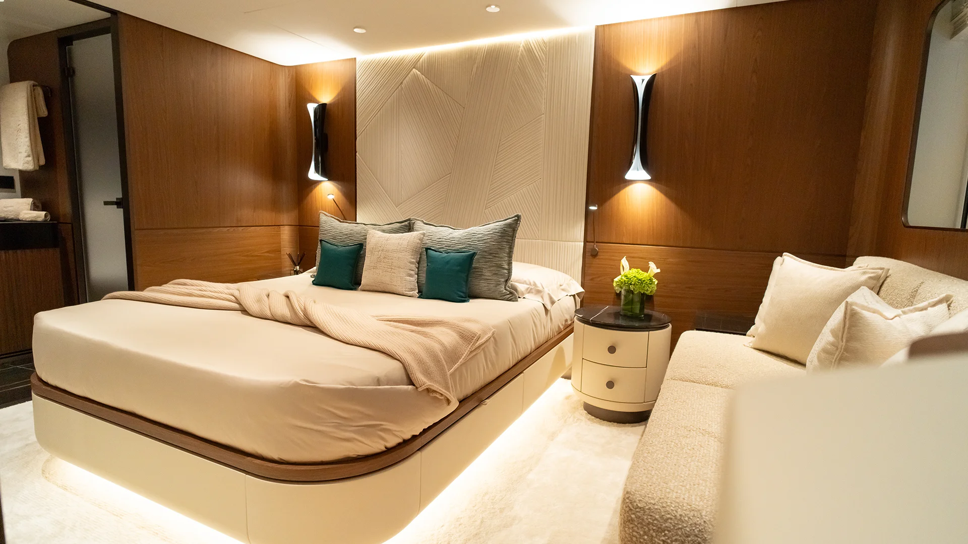 Extra yachts X90 Fast — photo 9