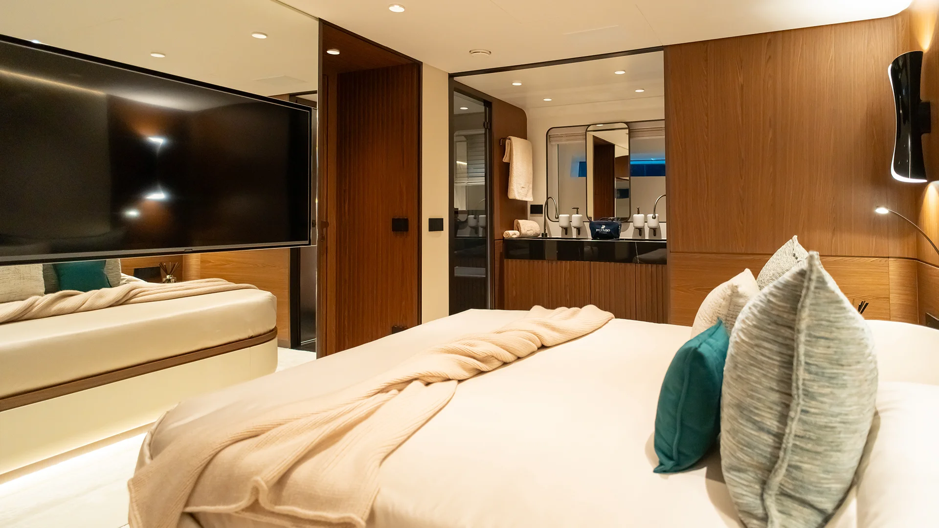Extra yachts X90 Fast — photo 10
