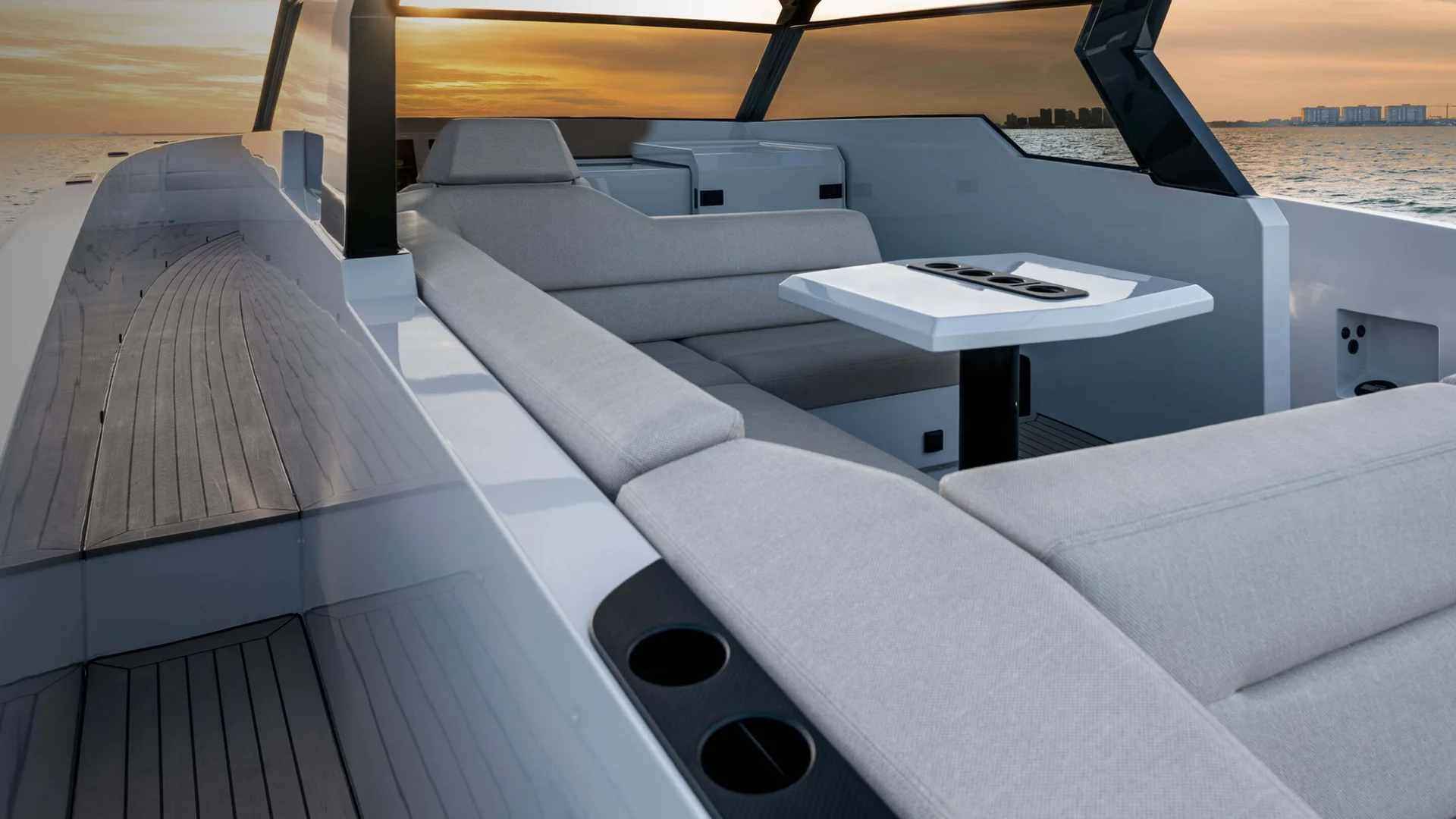 Vanquish Yachts VQ45 Veloce — photo 6