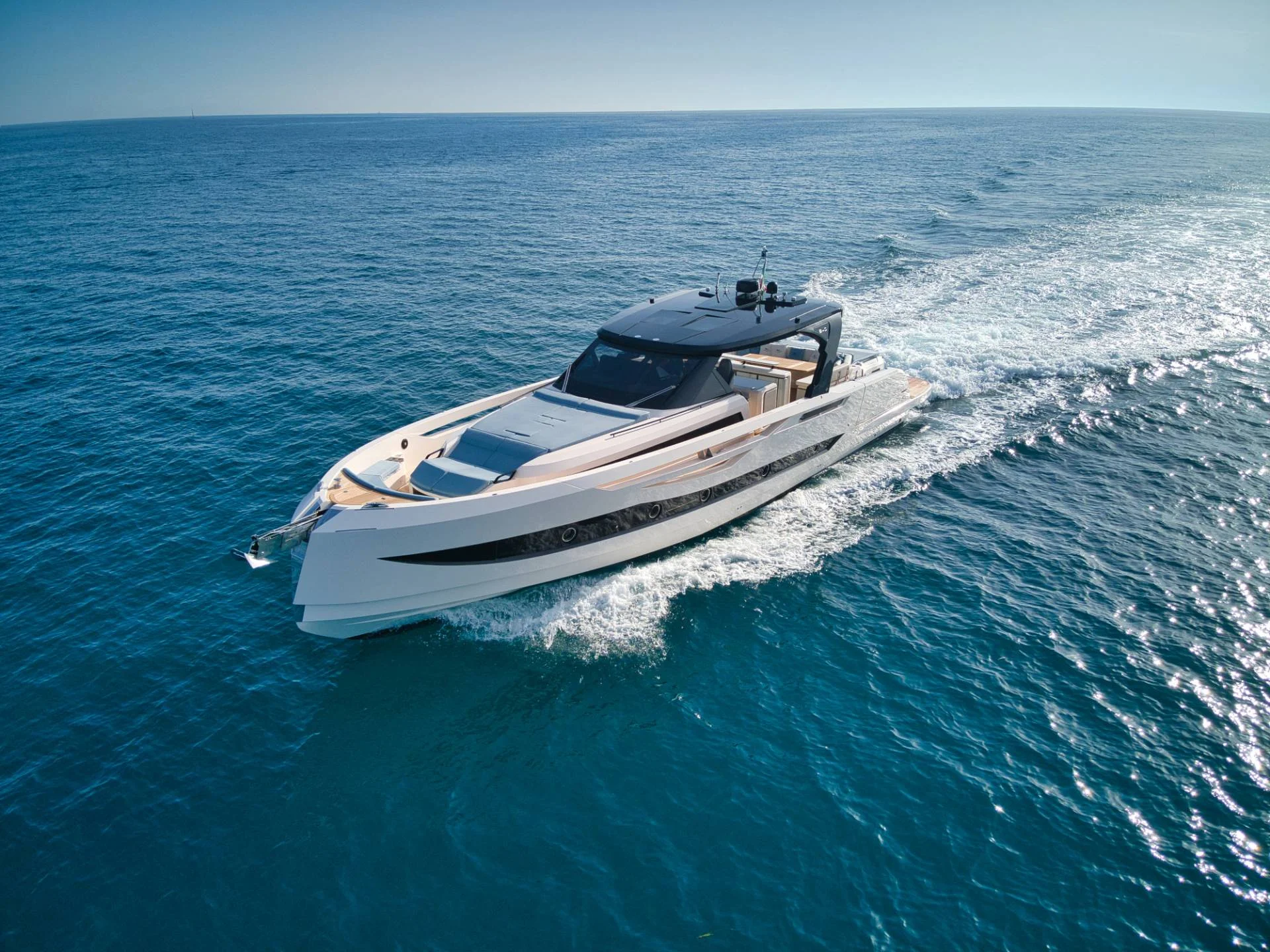 Cayman Yachts 540WA — photo 3