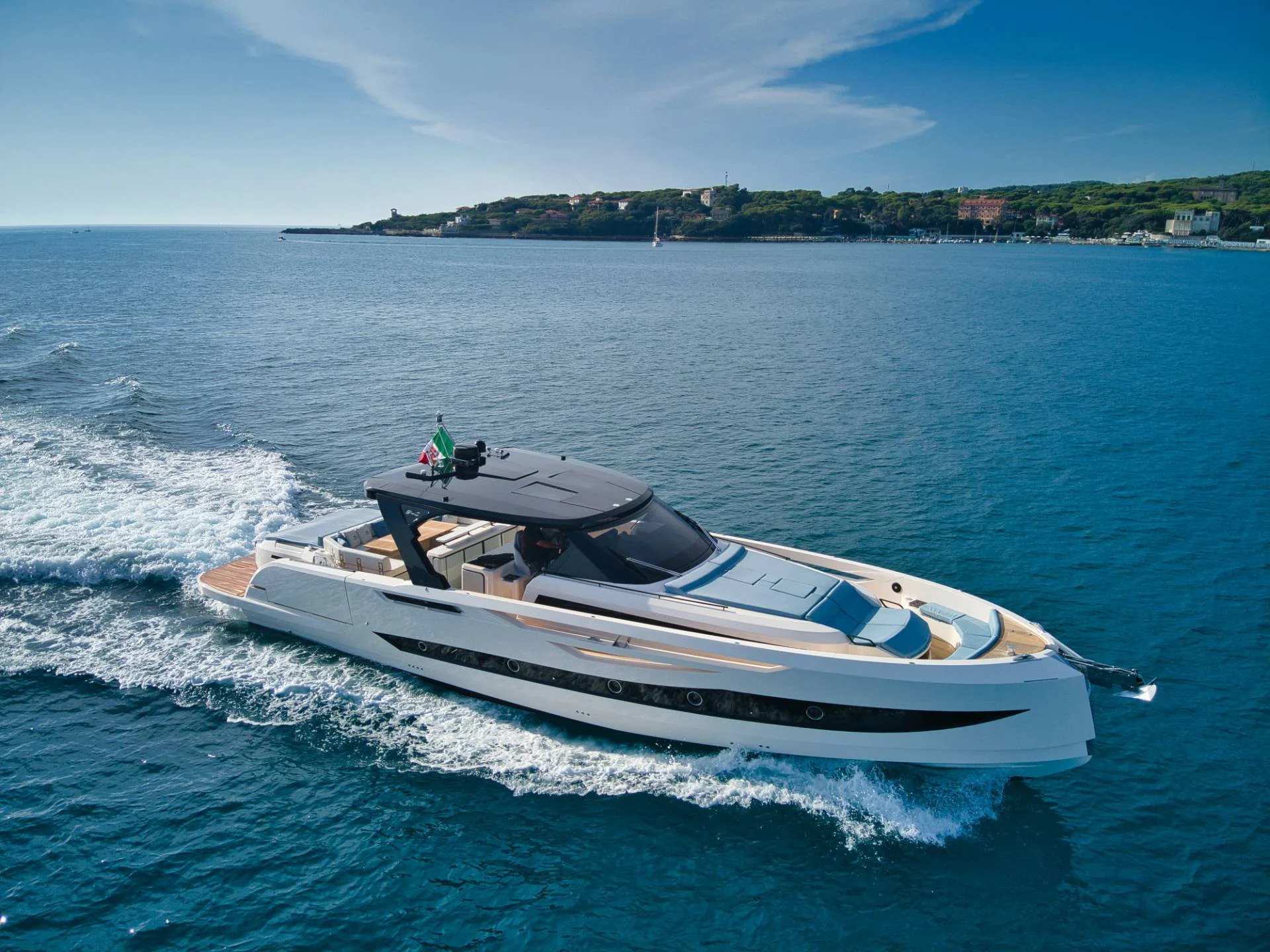 Cayman Yachts 540WA — photo 1