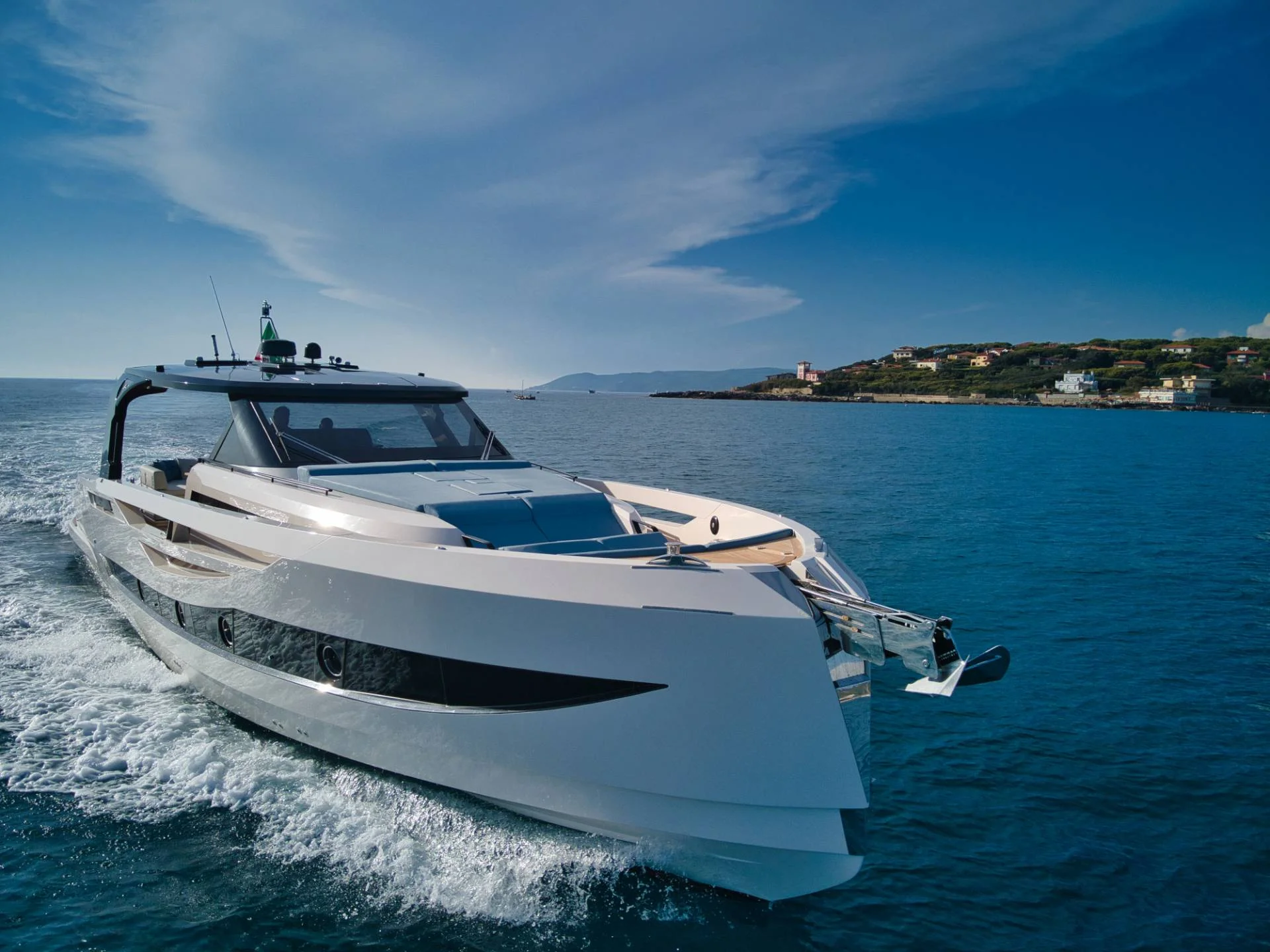 Cayman Yachts 540WA — photo 4