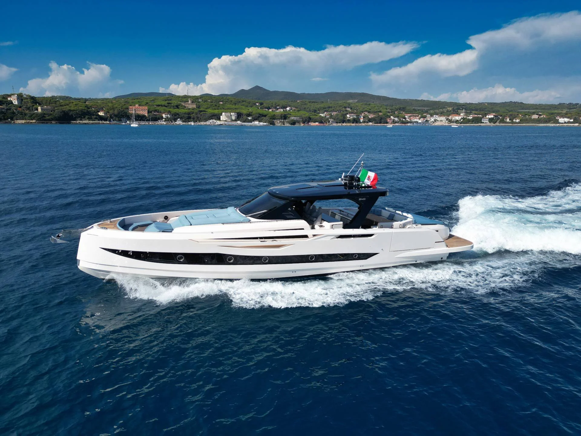 Cayman Yachts 540WA — photo 5