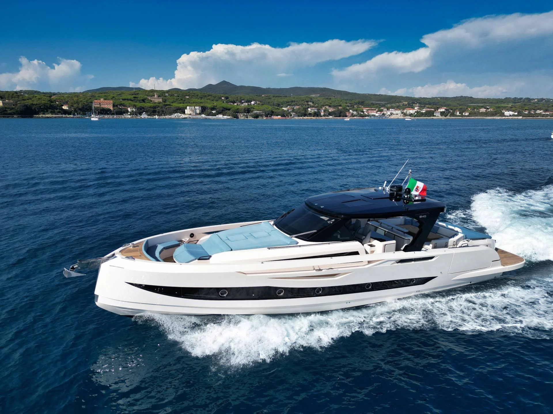 Cayman Yachts 540WA — photo 6