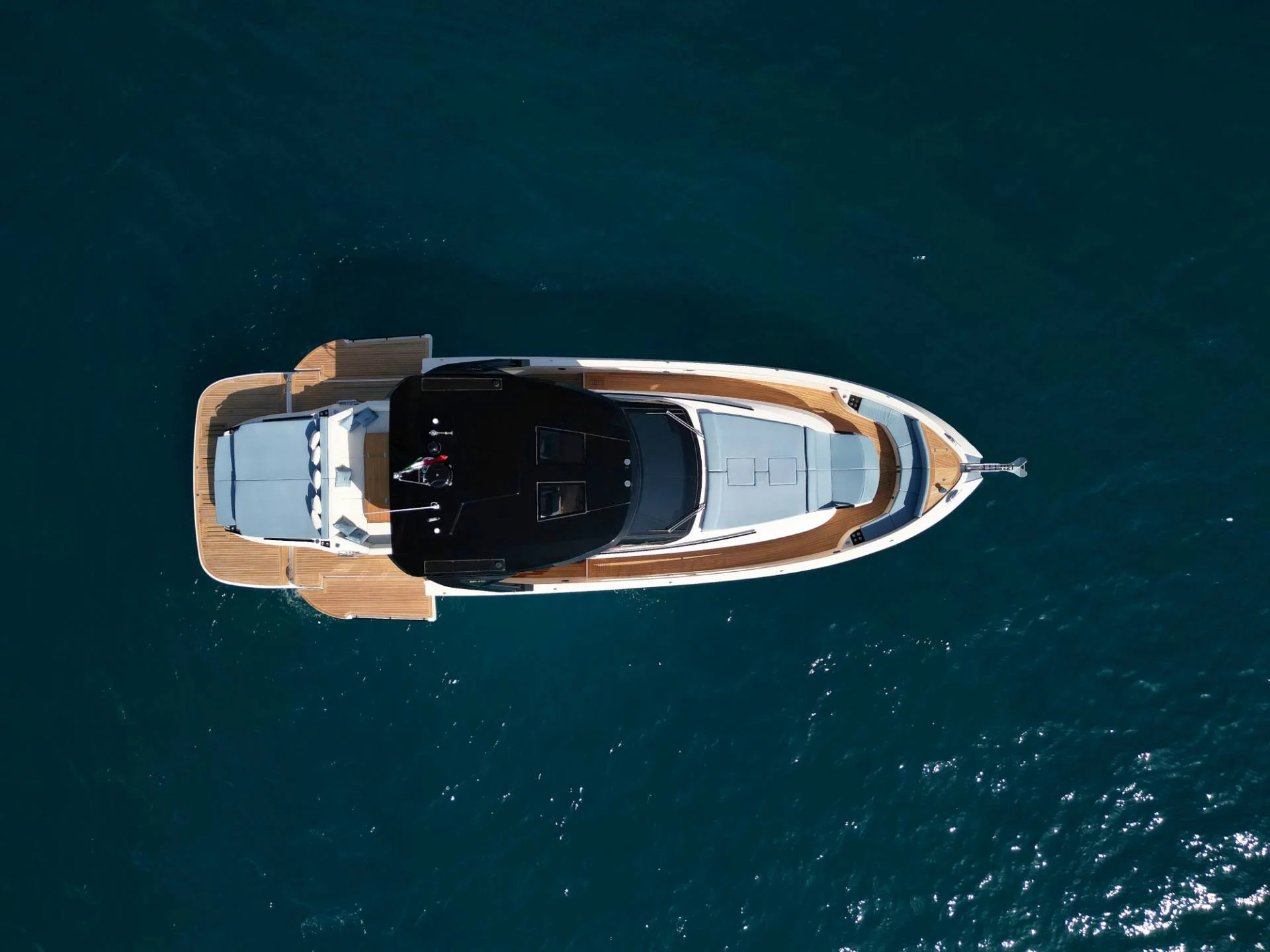 Cayman Yachts 540WA — photo 7
