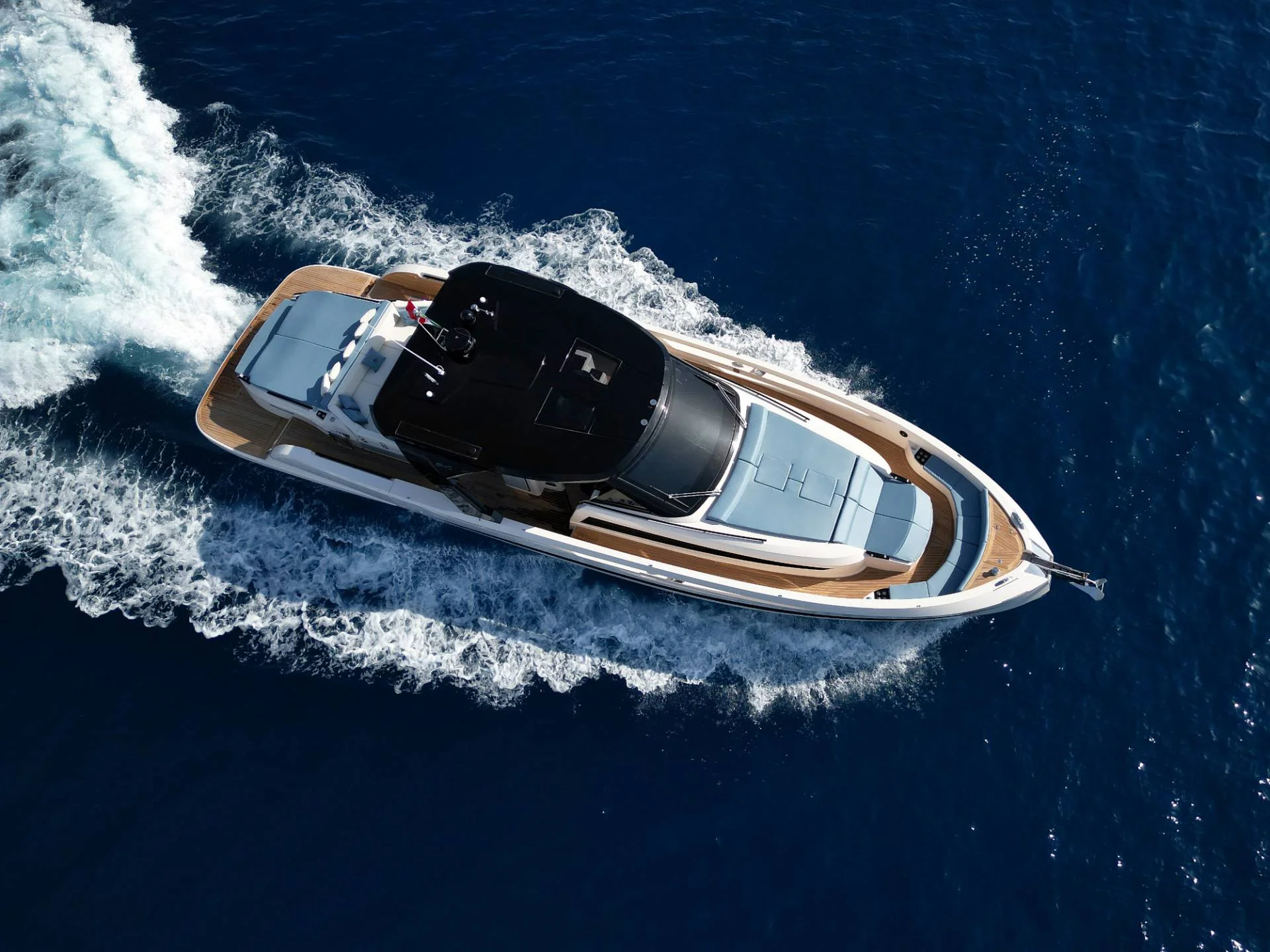 Cayman Yachts 540WA — photo 8