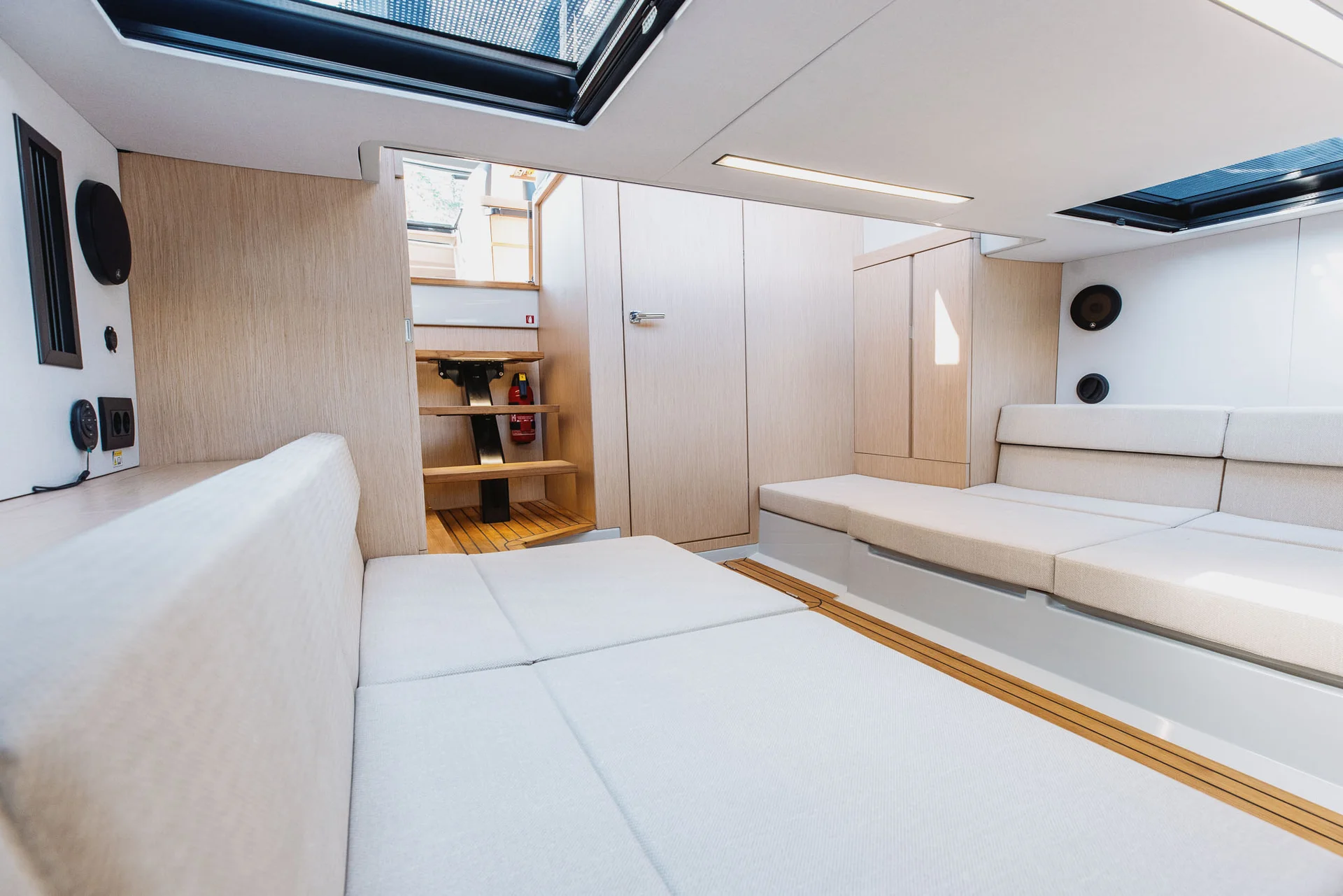 XO Boats EXPLR 44 — photo 9