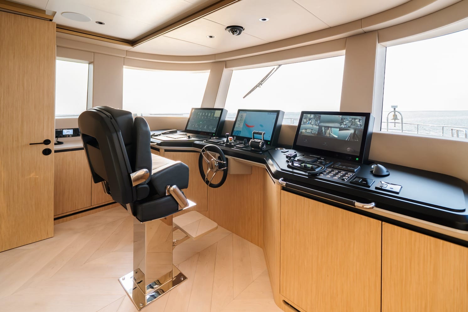 Majesty Yachts Majesty 100 Terrace — photo 8