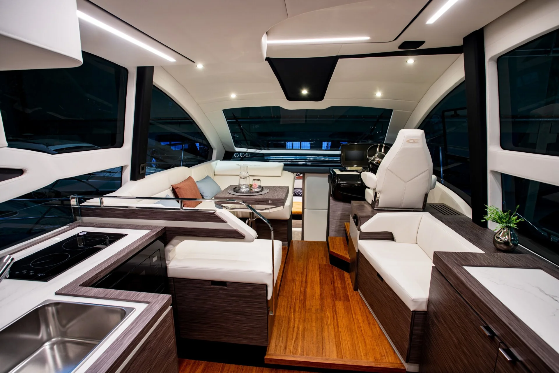 Cobrey Yachts Cobrey 42/45 FLY — photo 2