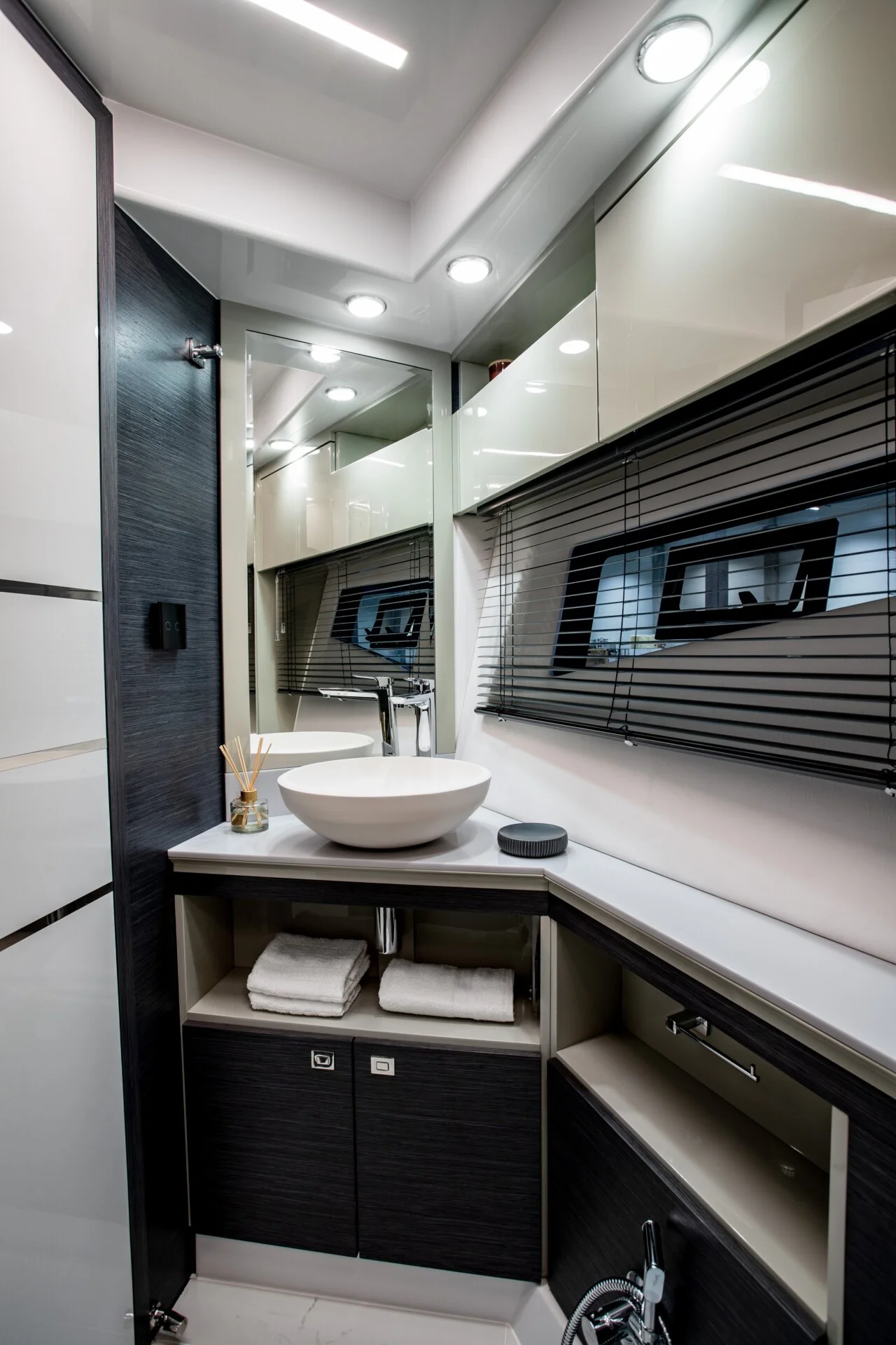 Cobrey Yachts Cobrey 42/45 FLY — photo 5