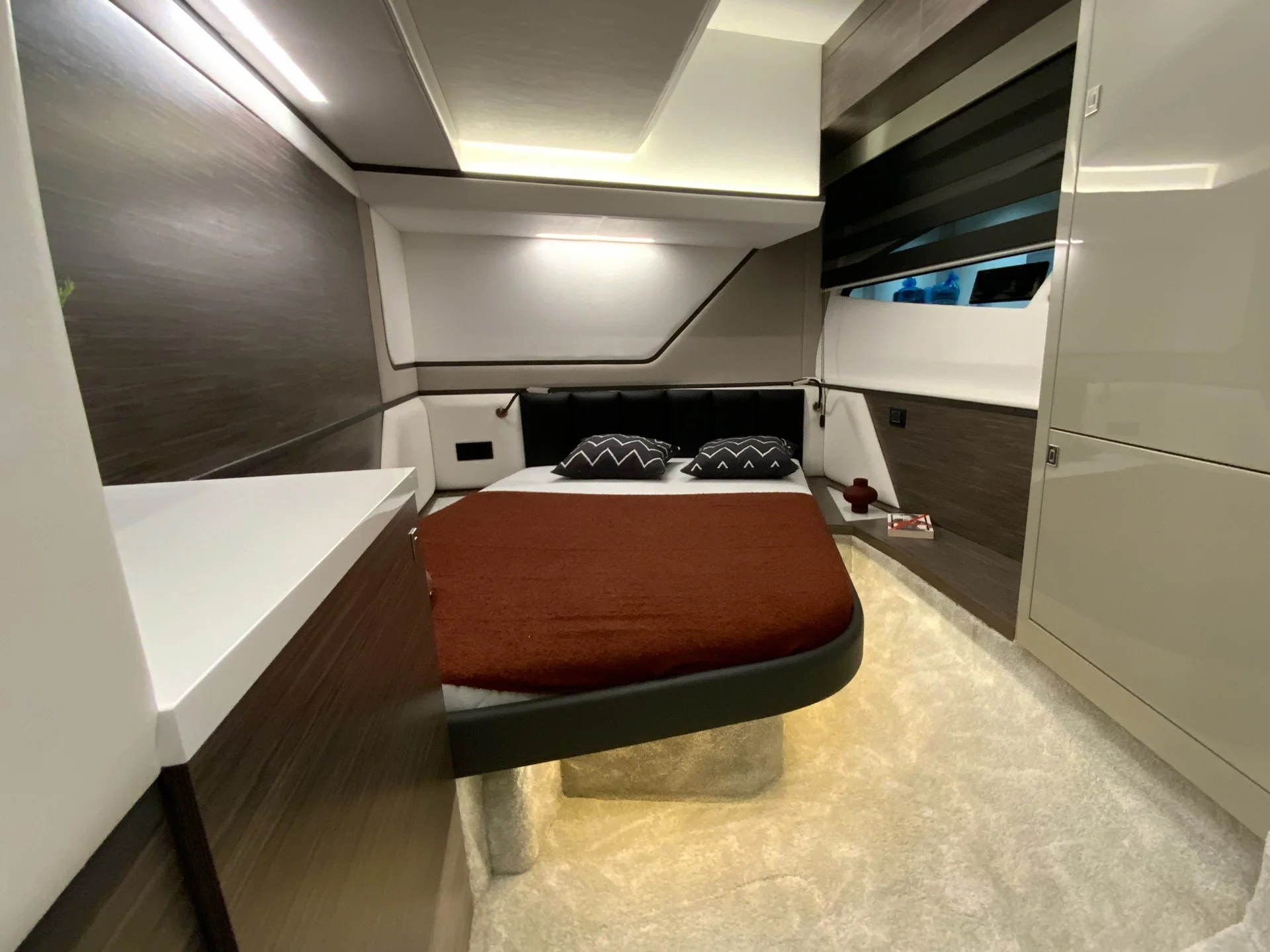 Cobrey Yachts Cobrey 42/45 FLY — photo 8