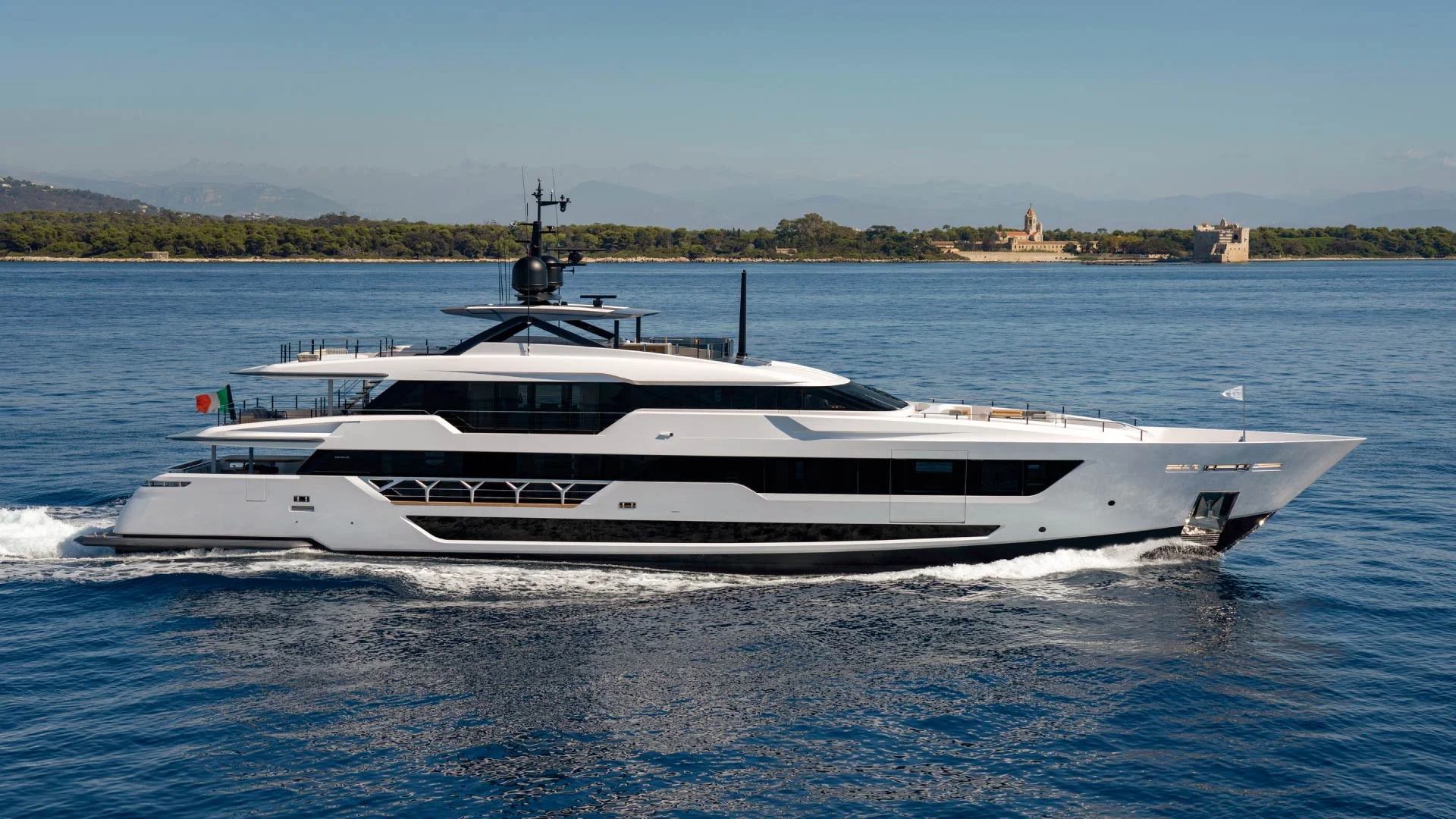 Custom Line Saetta 140 — photo 3