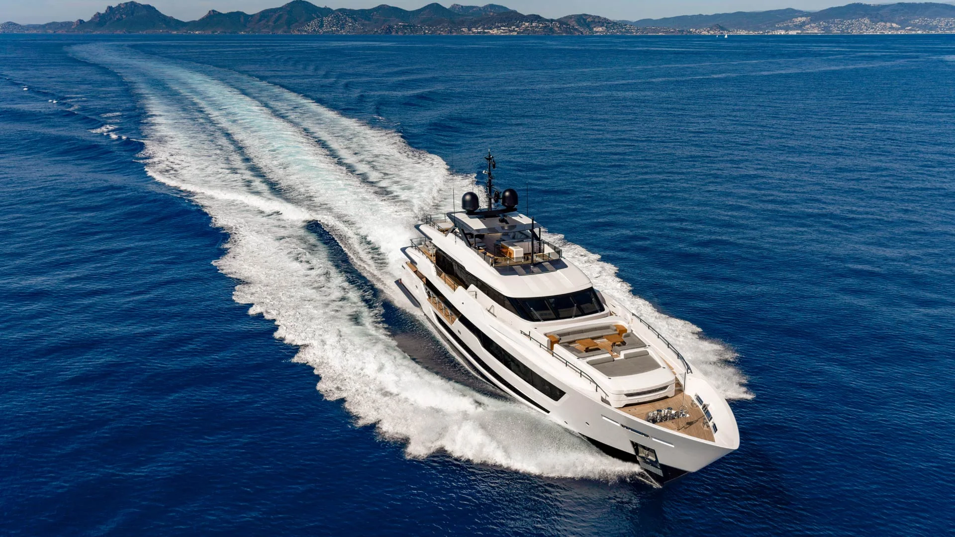 Custom Line Saetta 140 — photo 2