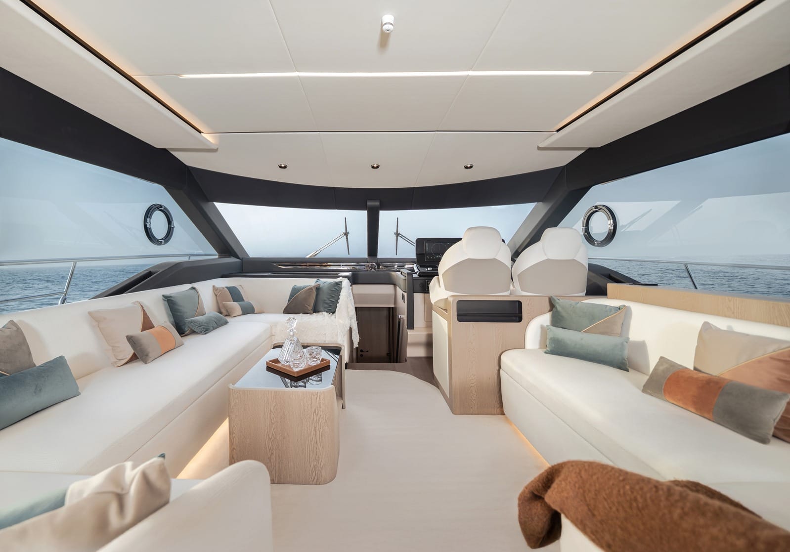 Majesty Yachts Majesty 60 — photo 4