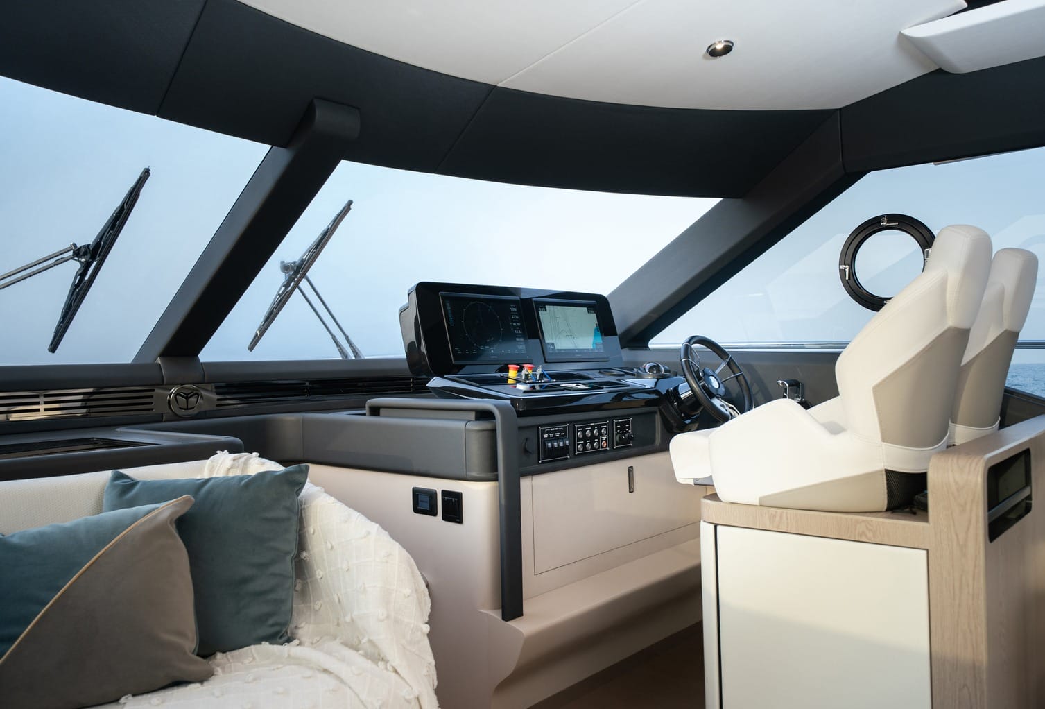 Majesty Yachts Majesty 60 — photo 5