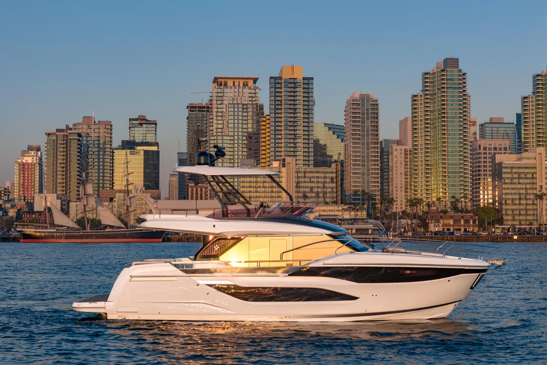 Prestige Yachts F4.9 — photo 10