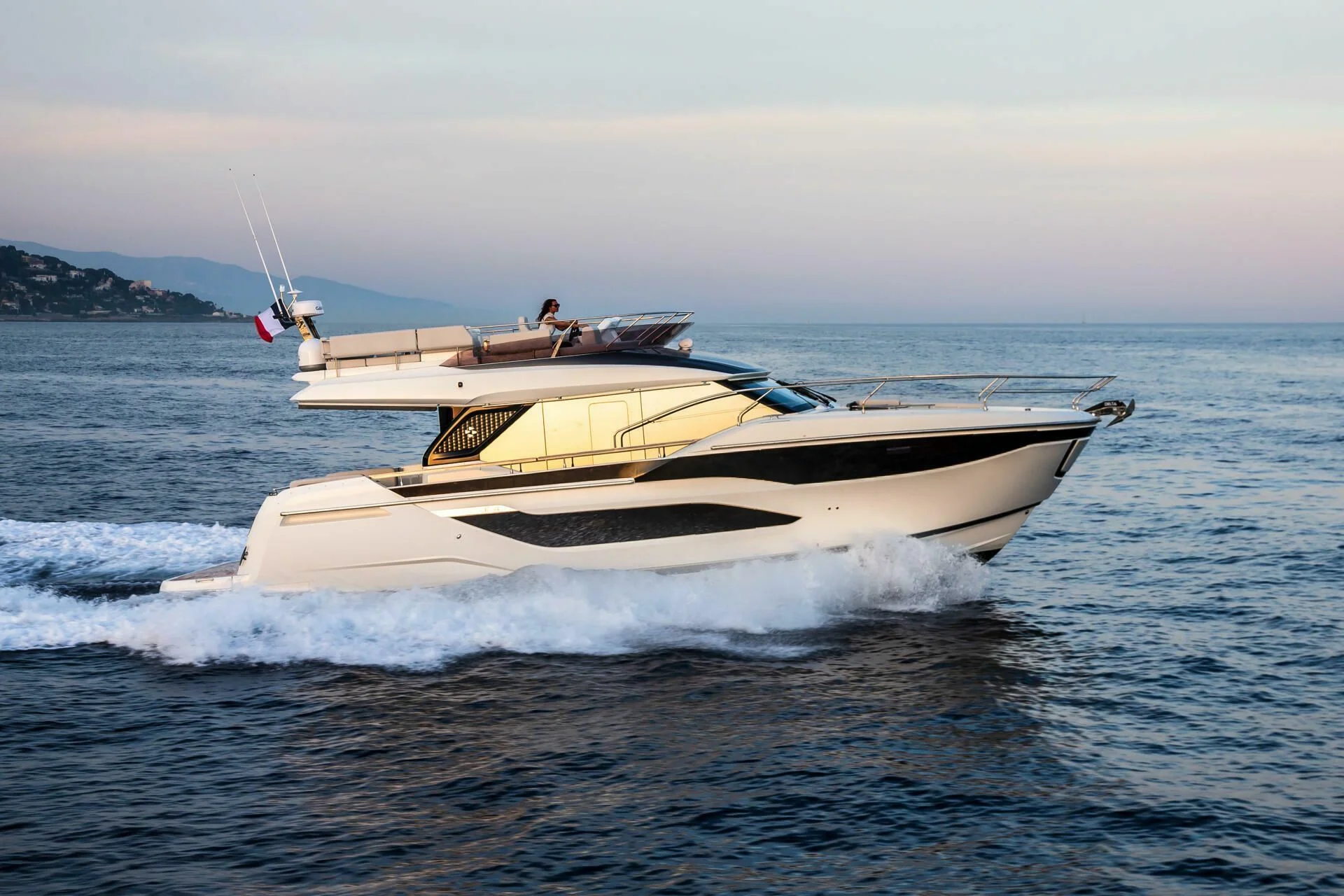 Prestige Yachts F4.9 — photo 5