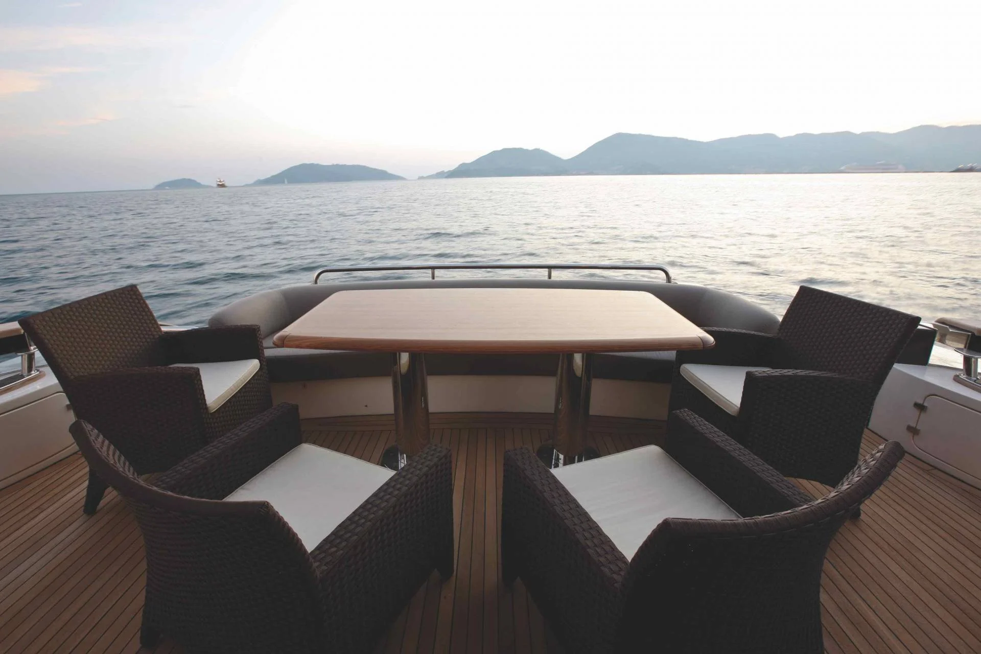 Cayman Yachts S750 — photo 9