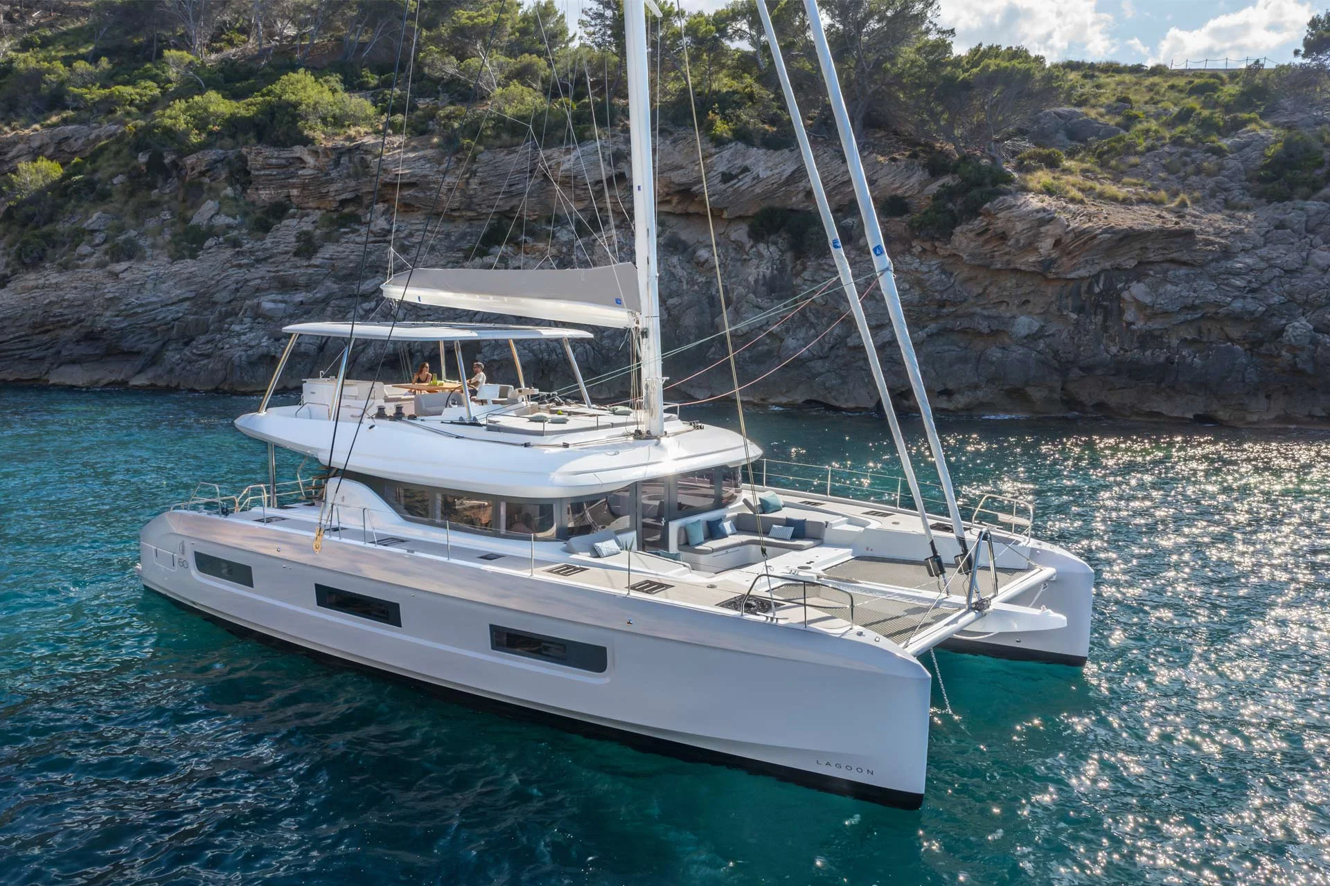 Lagoon 60 — photo 1