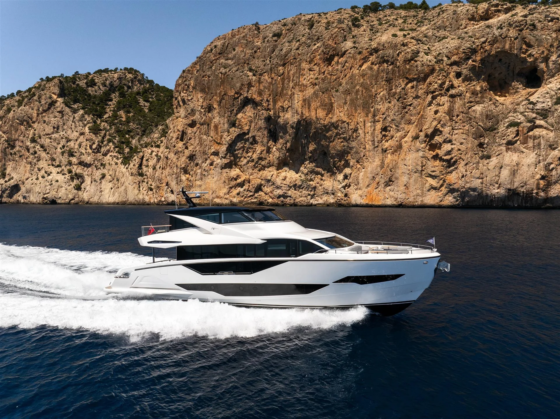 Sunseeker 90 Ocean Enclosed — photo 9