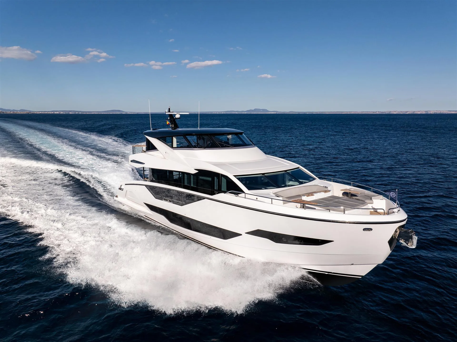 Sunseeker 90 Ocean Enclosed — photo 4