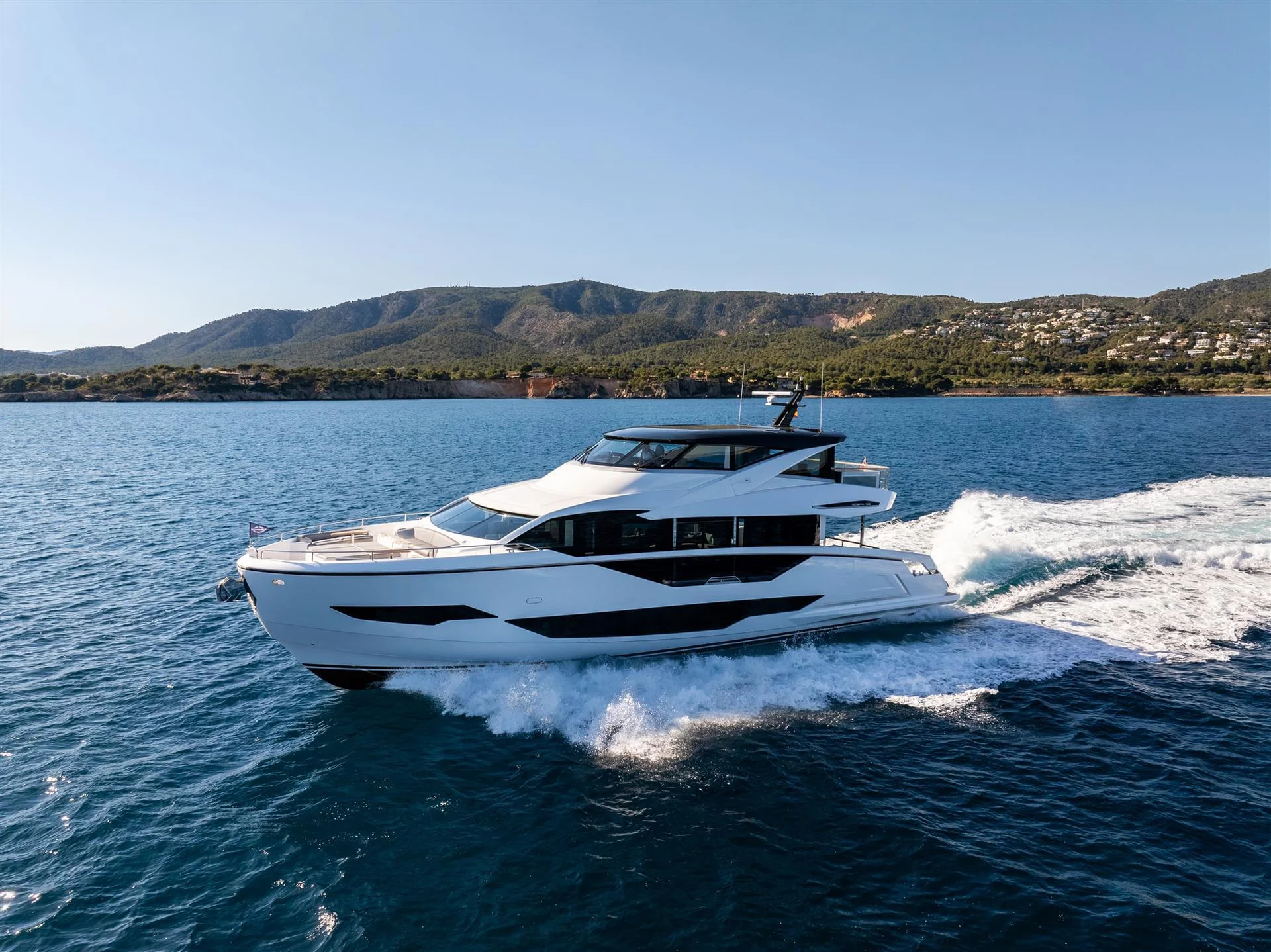 Sunseeker 90 Ocean Enclosed — photo 3