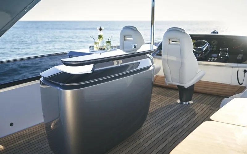 Princess Yachts Y72 — photo 4