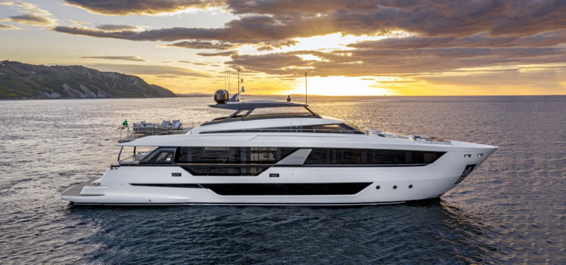 Ferretti Yachts 1000 Skydeck — photo 1