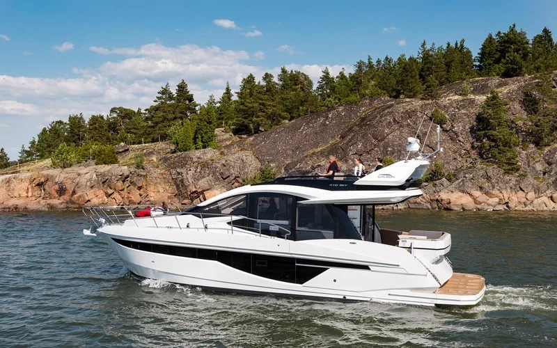 Galeon 470 sky — photo 1