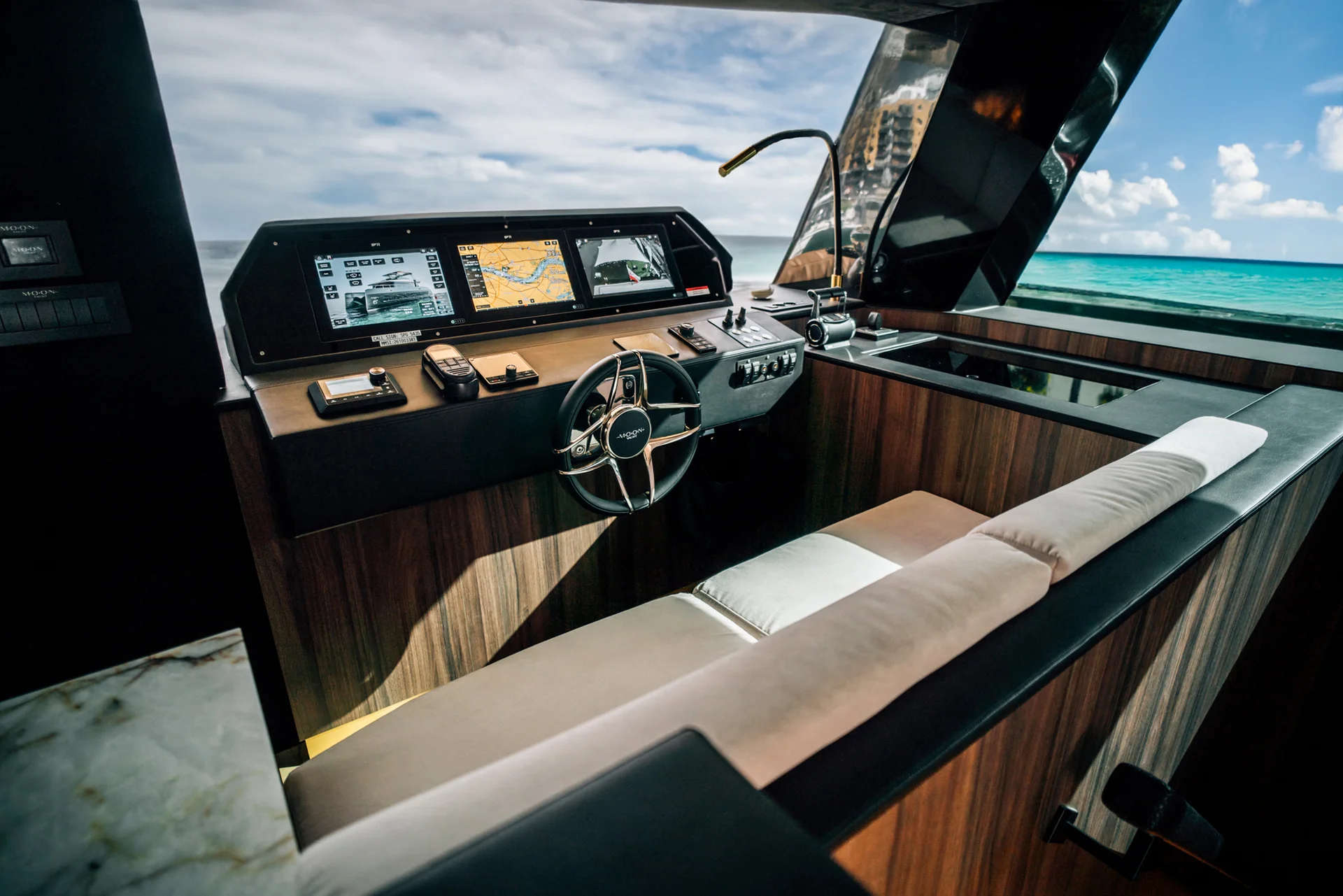 Moon Yacht MOON POWER 60 — photo 8