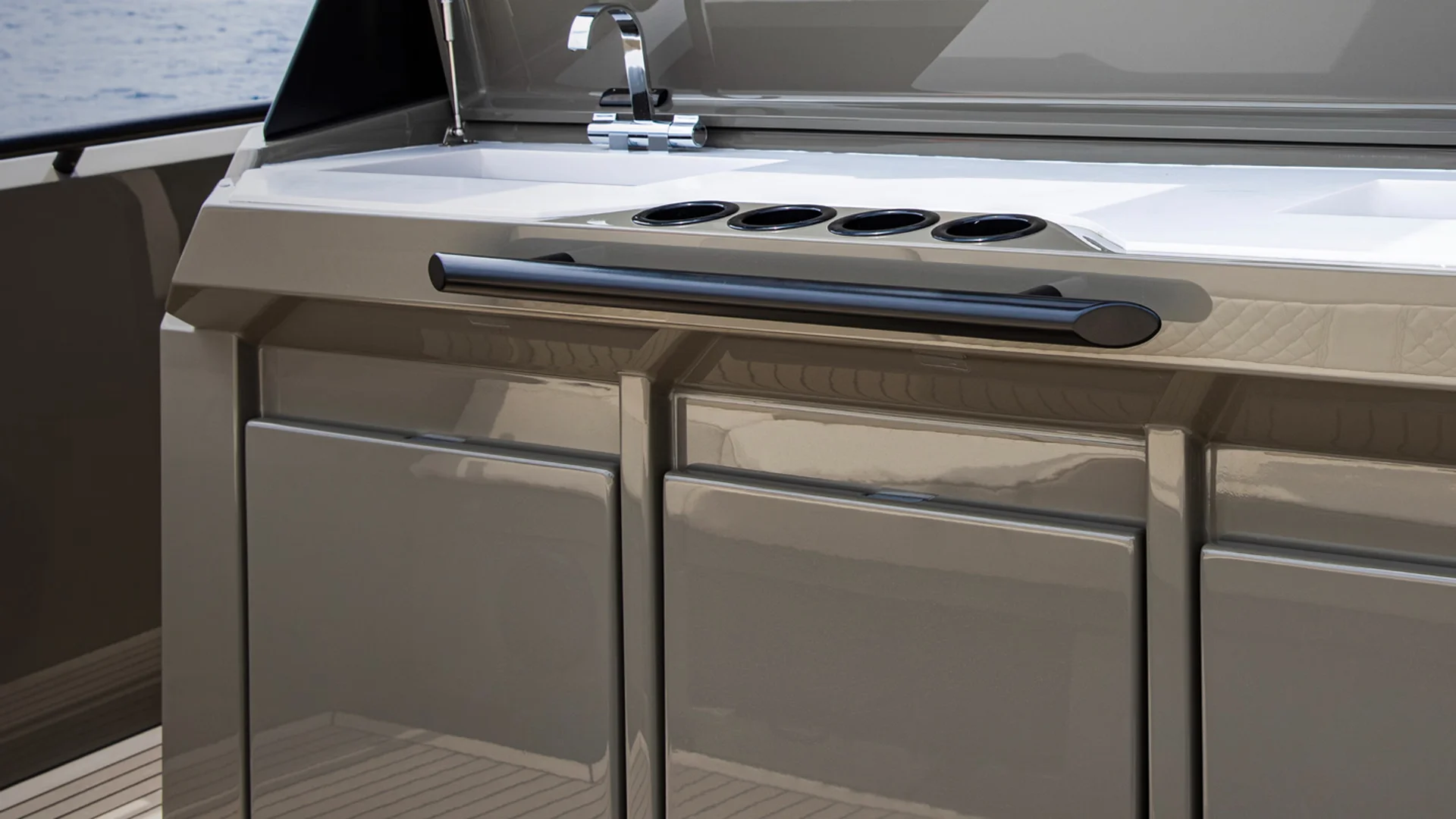 Vanquish Yachts VQ40 — photo 4