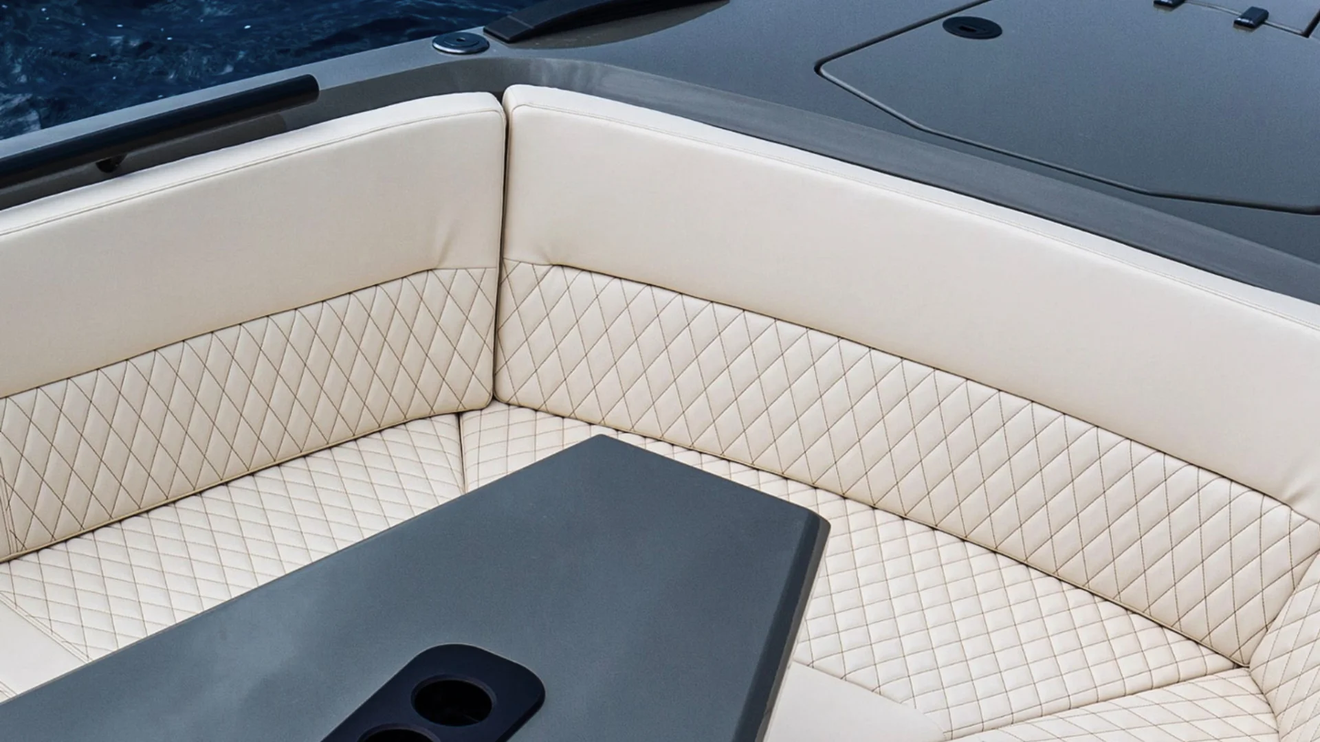 Vanquish Yachts VQ40 — photo 5