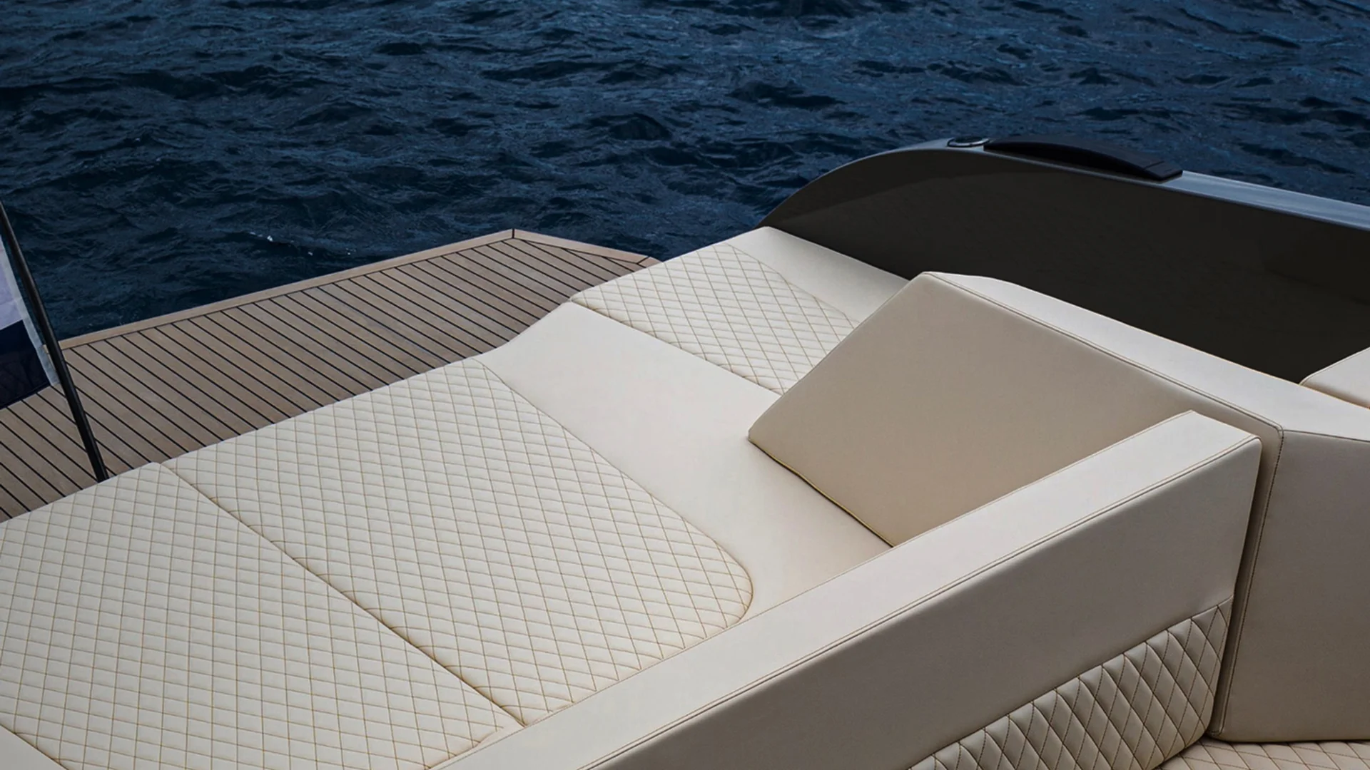Vanquish Yachts VQ40 — photo 2