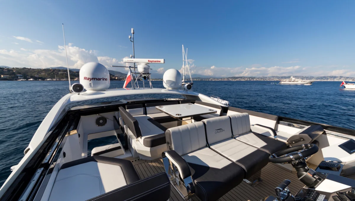 Galeon 650 sky — photo 9